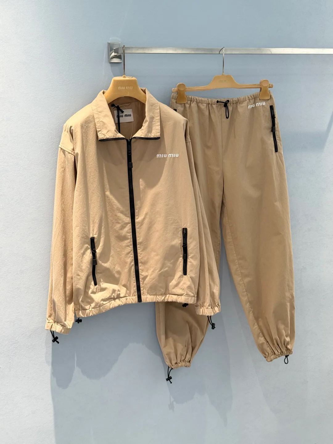 Куртки И Пуховики Женские Miu Miu 17628694