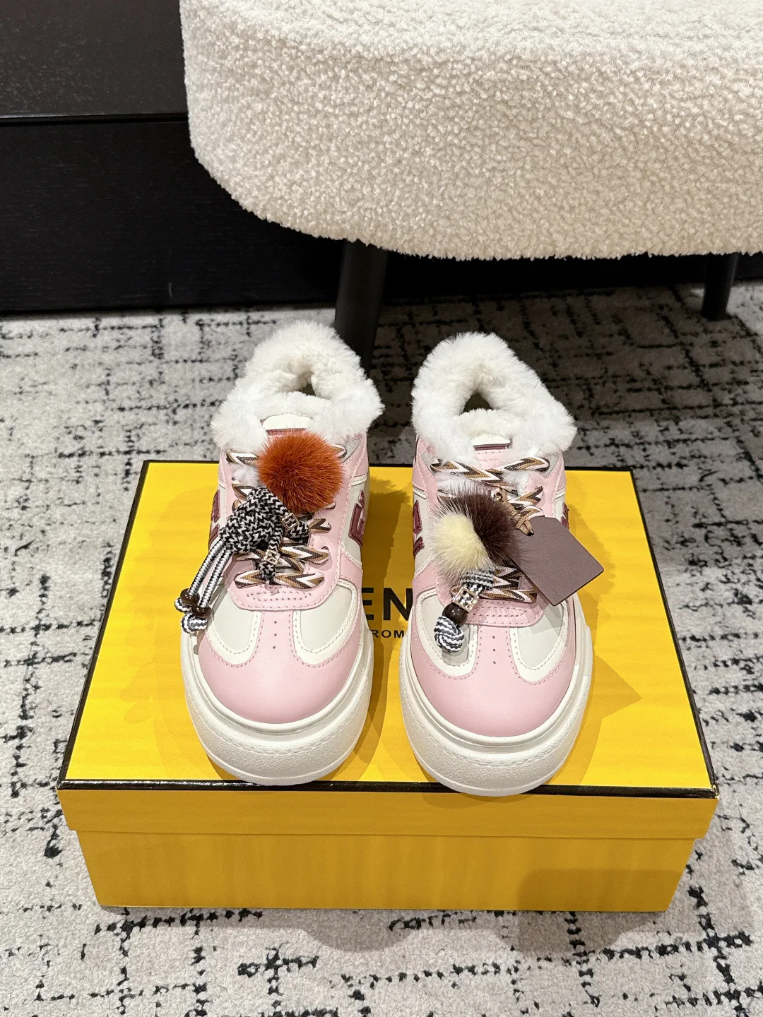 Кроссовки Женские Fendi 740304