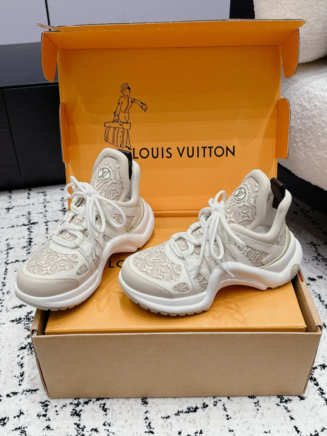Кроссовки Женские Louis Vuitton 18505471