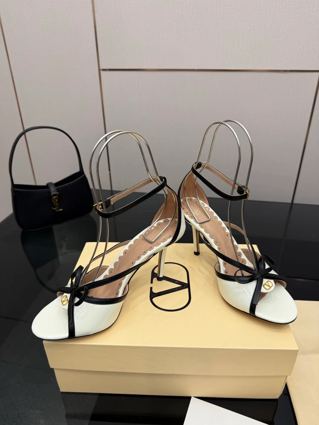Босоножки Женские Valentino 11682317