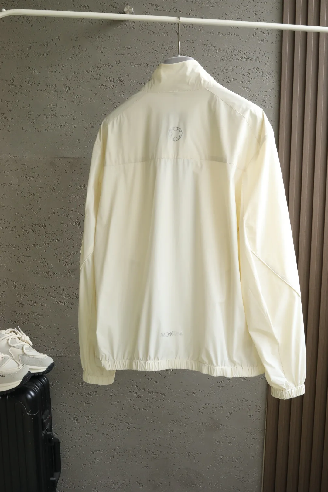 Куртки И Пуховики Мужские Moncler 11424977