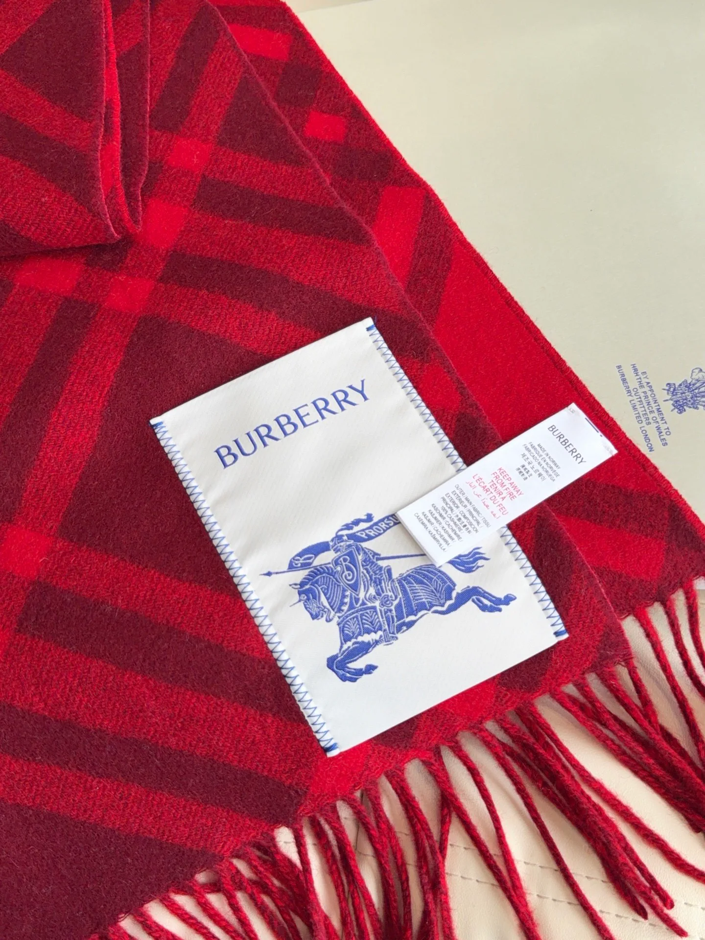 Шарфы Burberry 17911094
