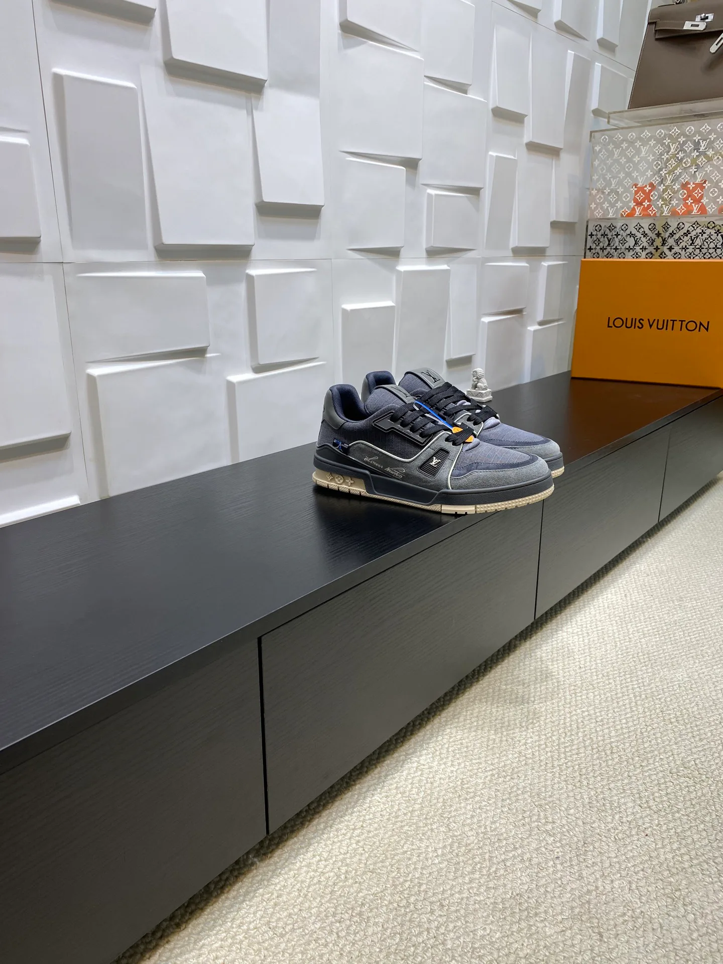 Кроссовки Женские Louis Vuitton 17969024