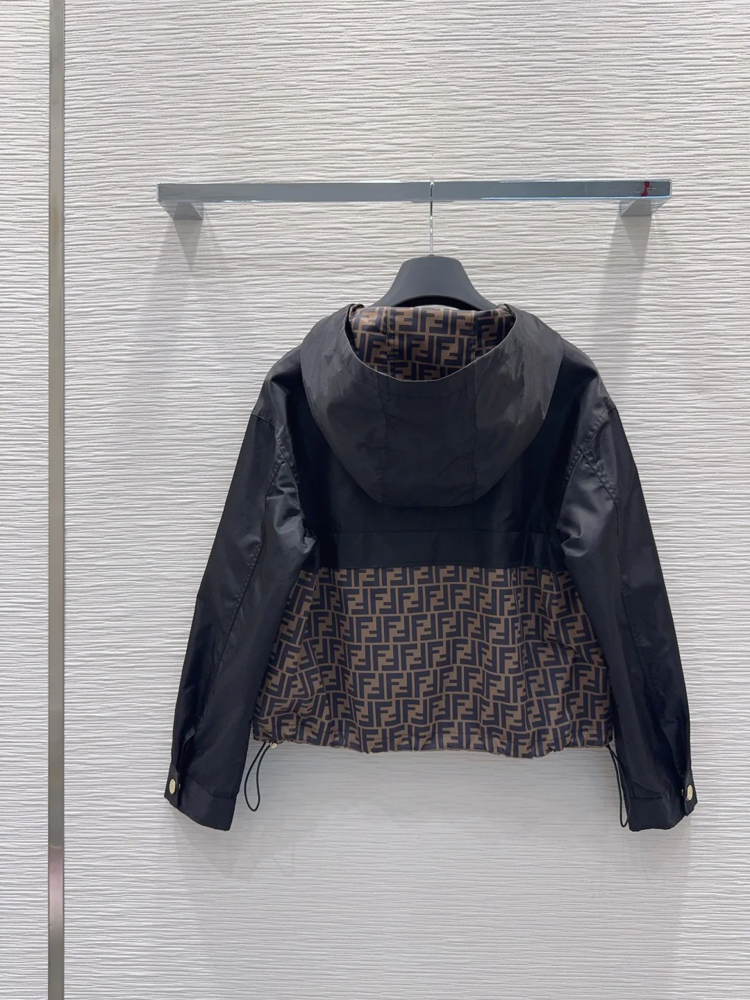 Куртки И Пуховики Женские Fendi 18388620