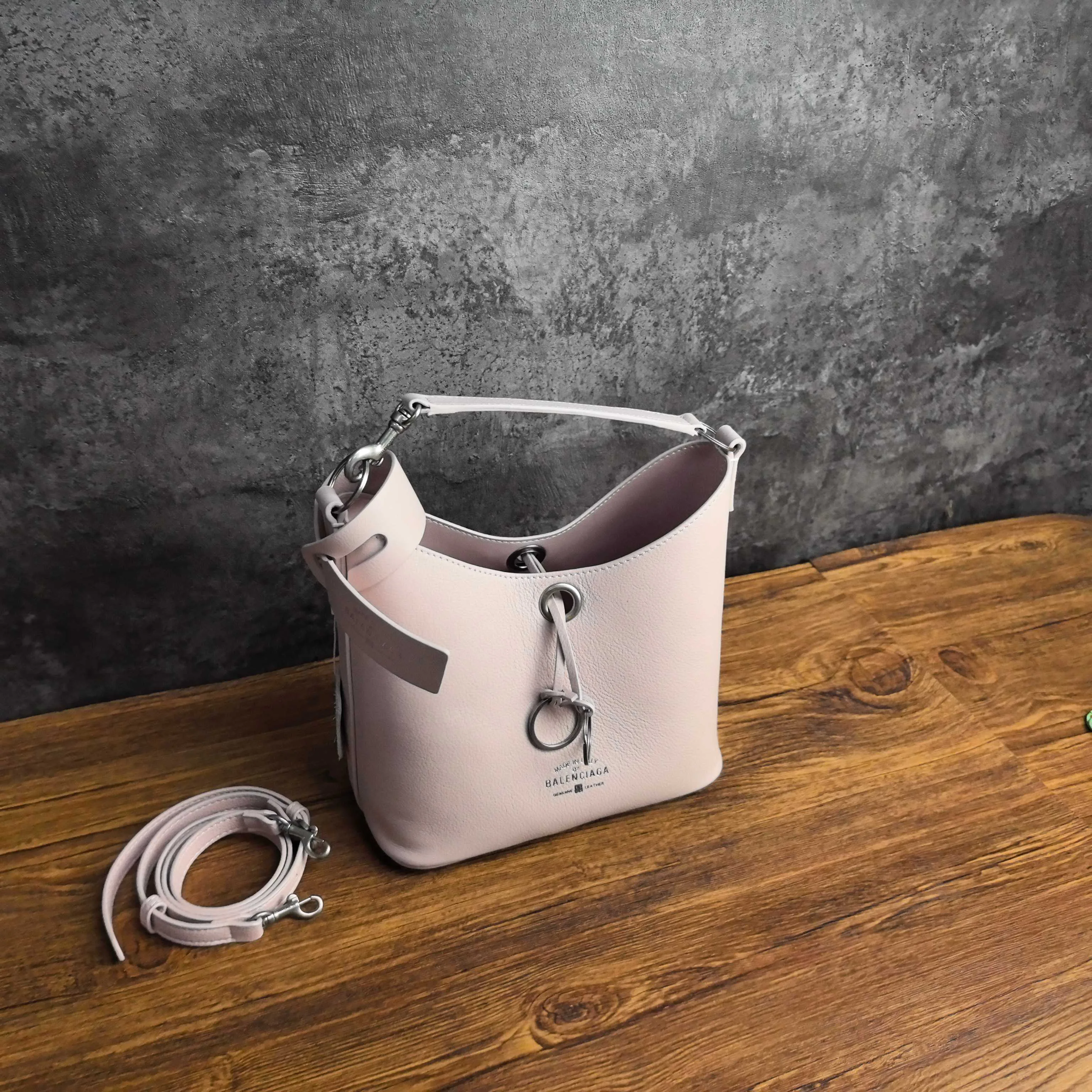 Сумки На Ремне Женские Balenciaga 12669071