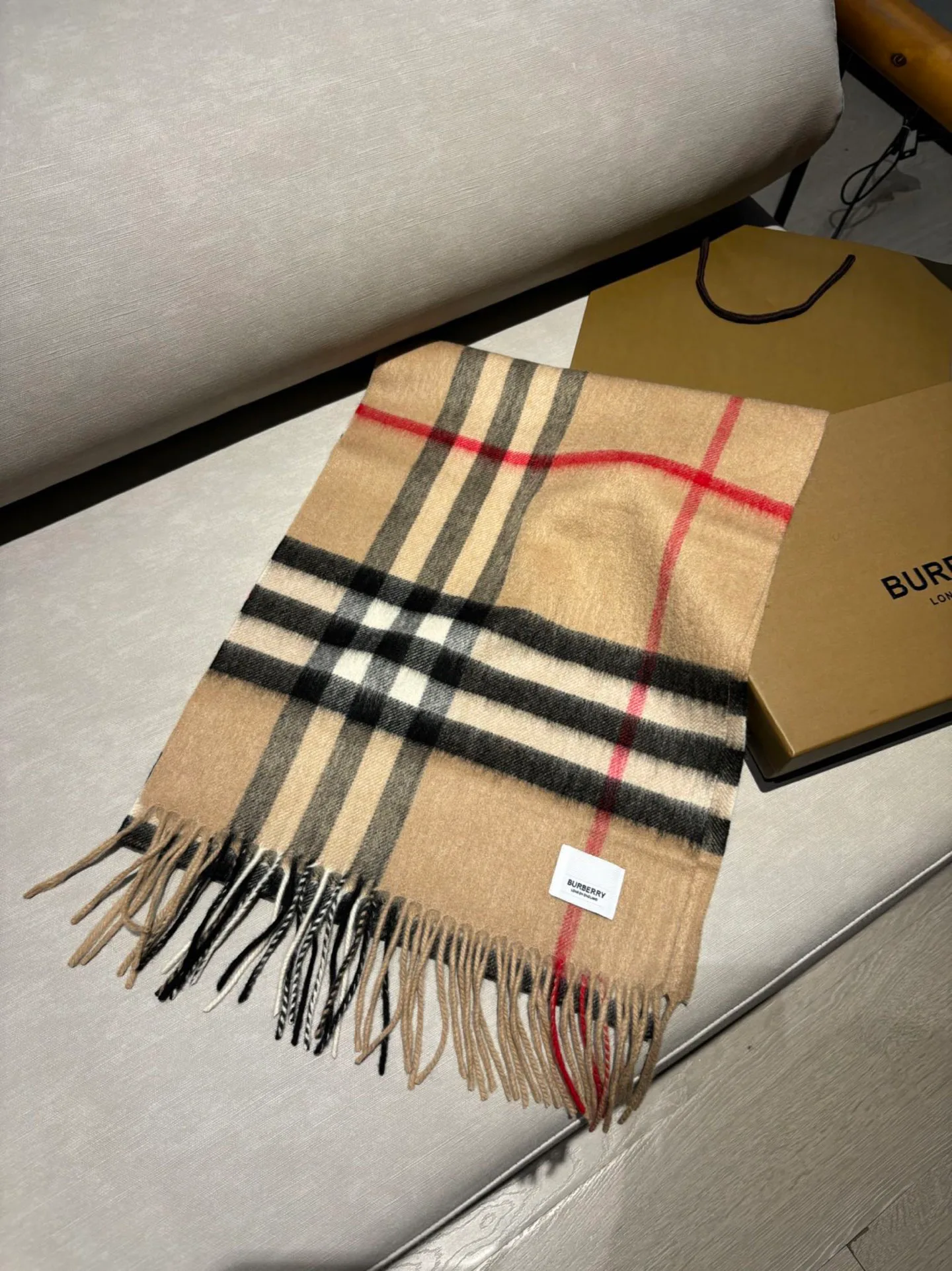 Шарфы Burberry 18507487