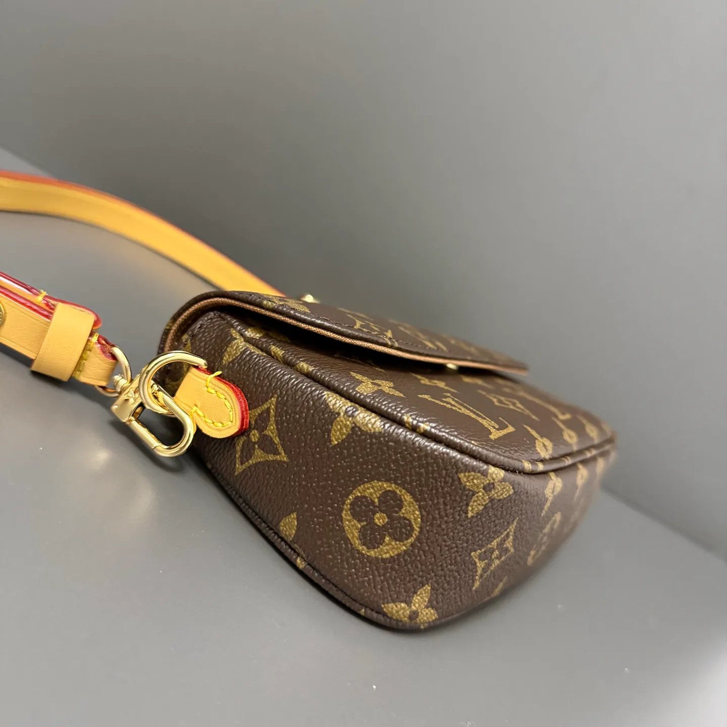 Классические Сумки Женские Louis Vuitton 18153138