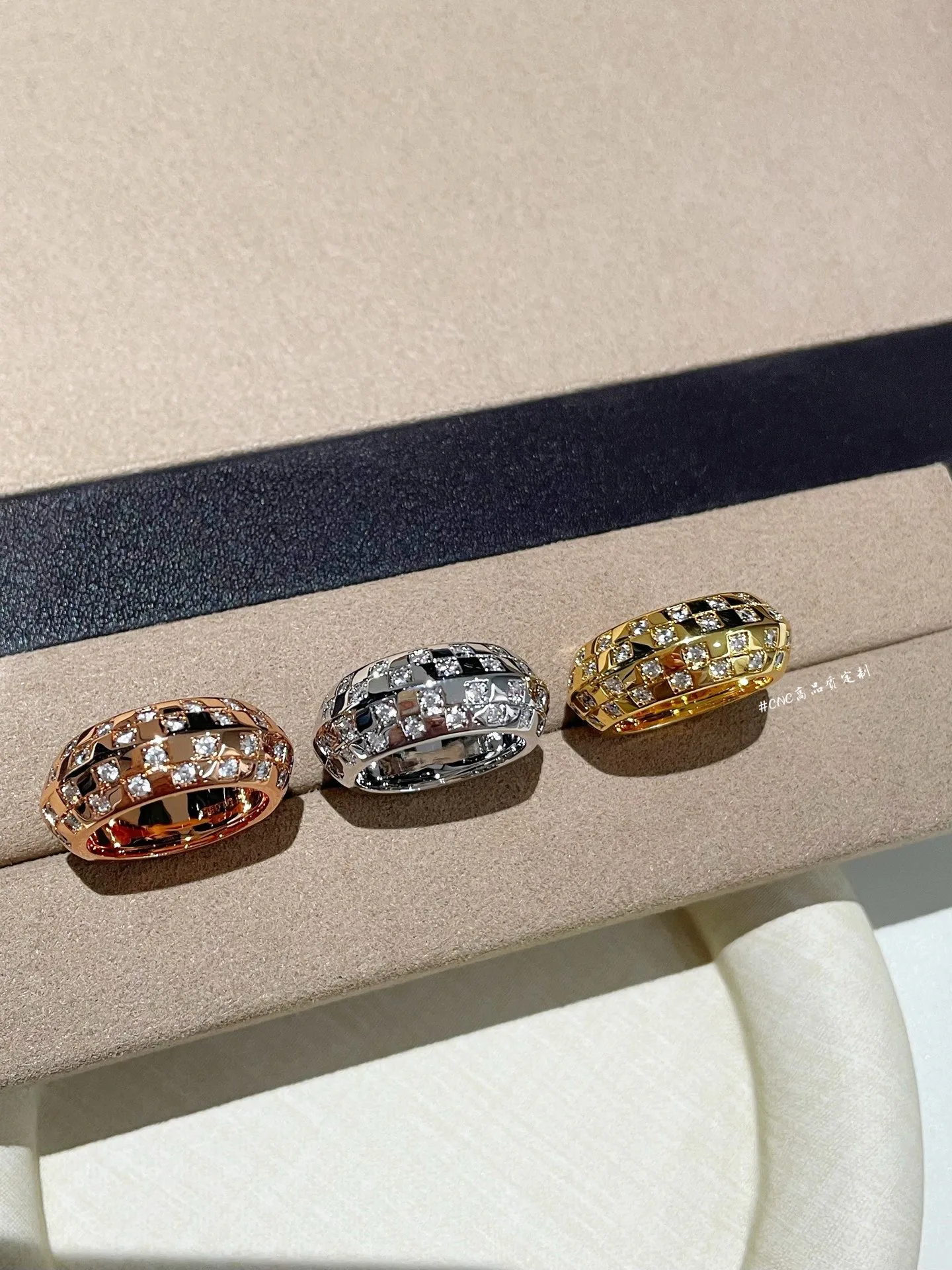 Бижутерия Louis Vuitton 17819345