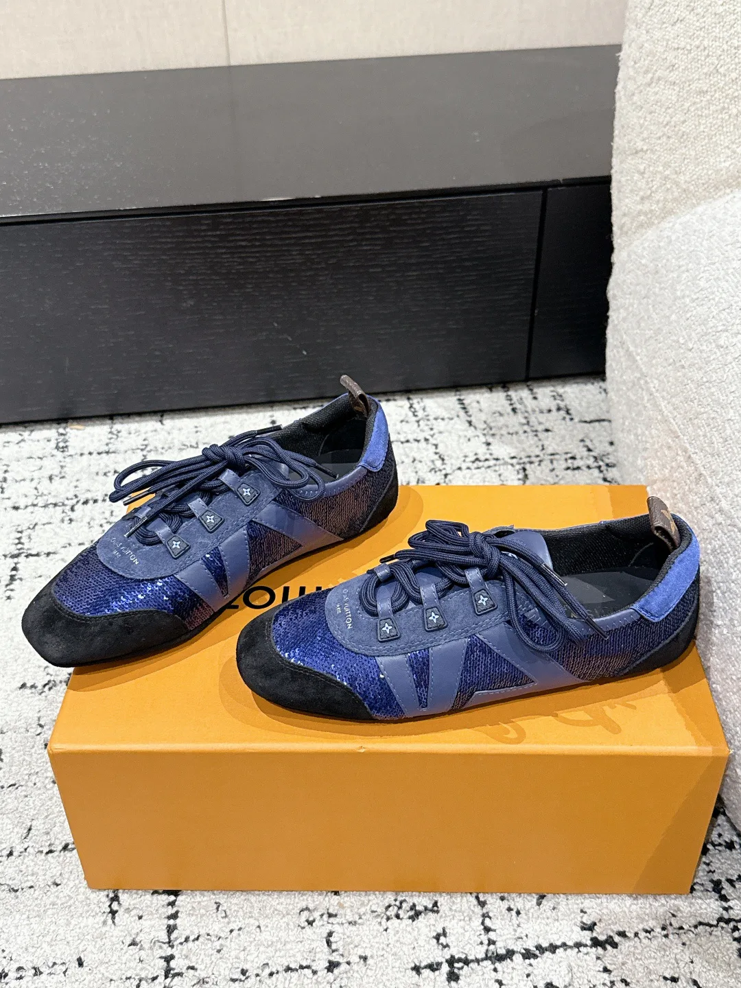 Кроссовки Женские Louis Vuitton 18409734