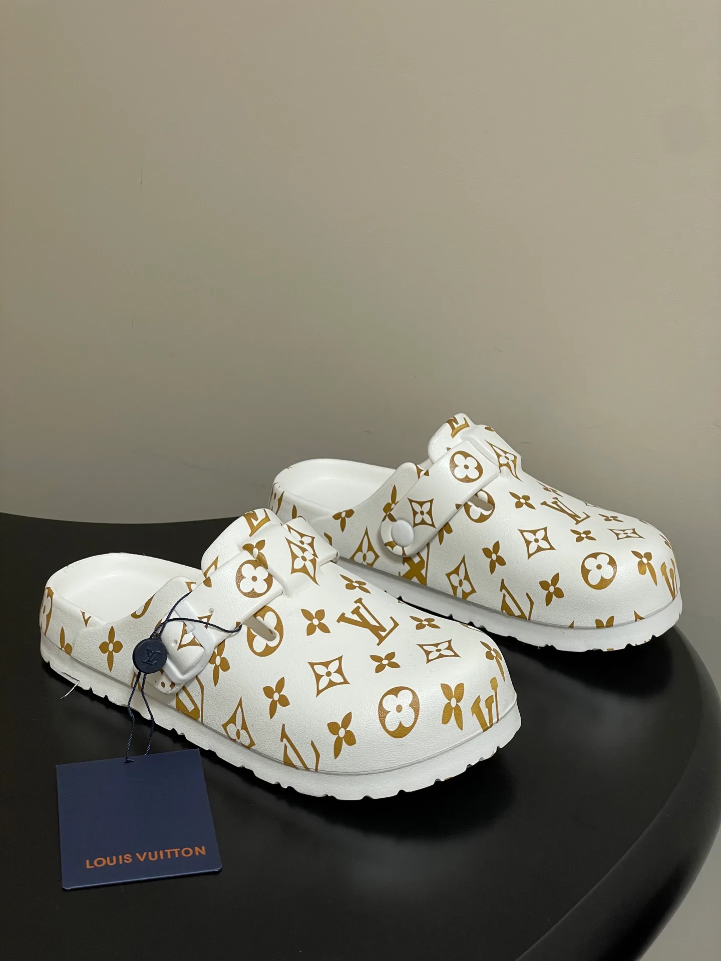 Шлепанцы Женские Louis Vuitton 11579015