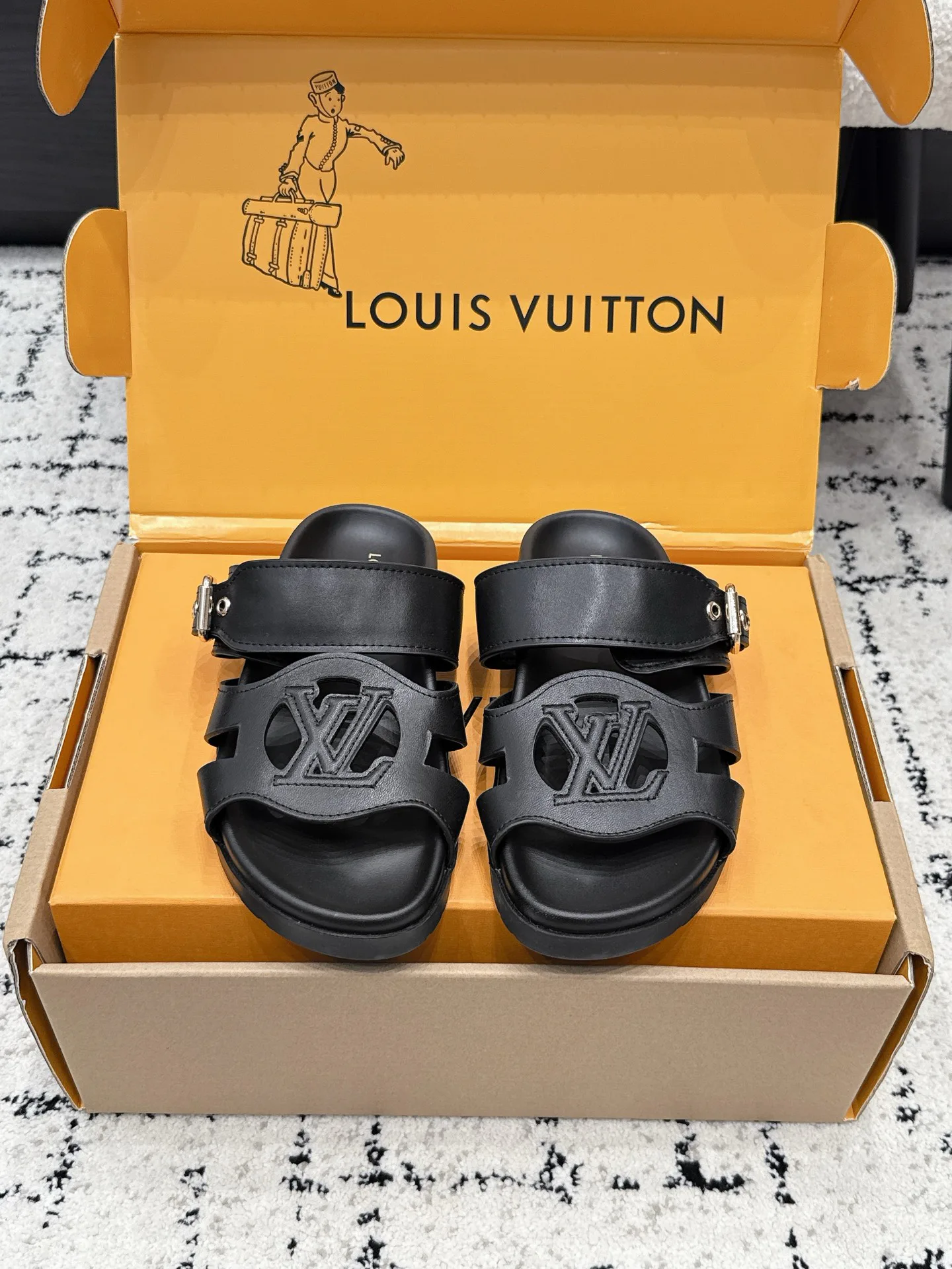 Шлепанцы Женские Louis Vuitton 17522798