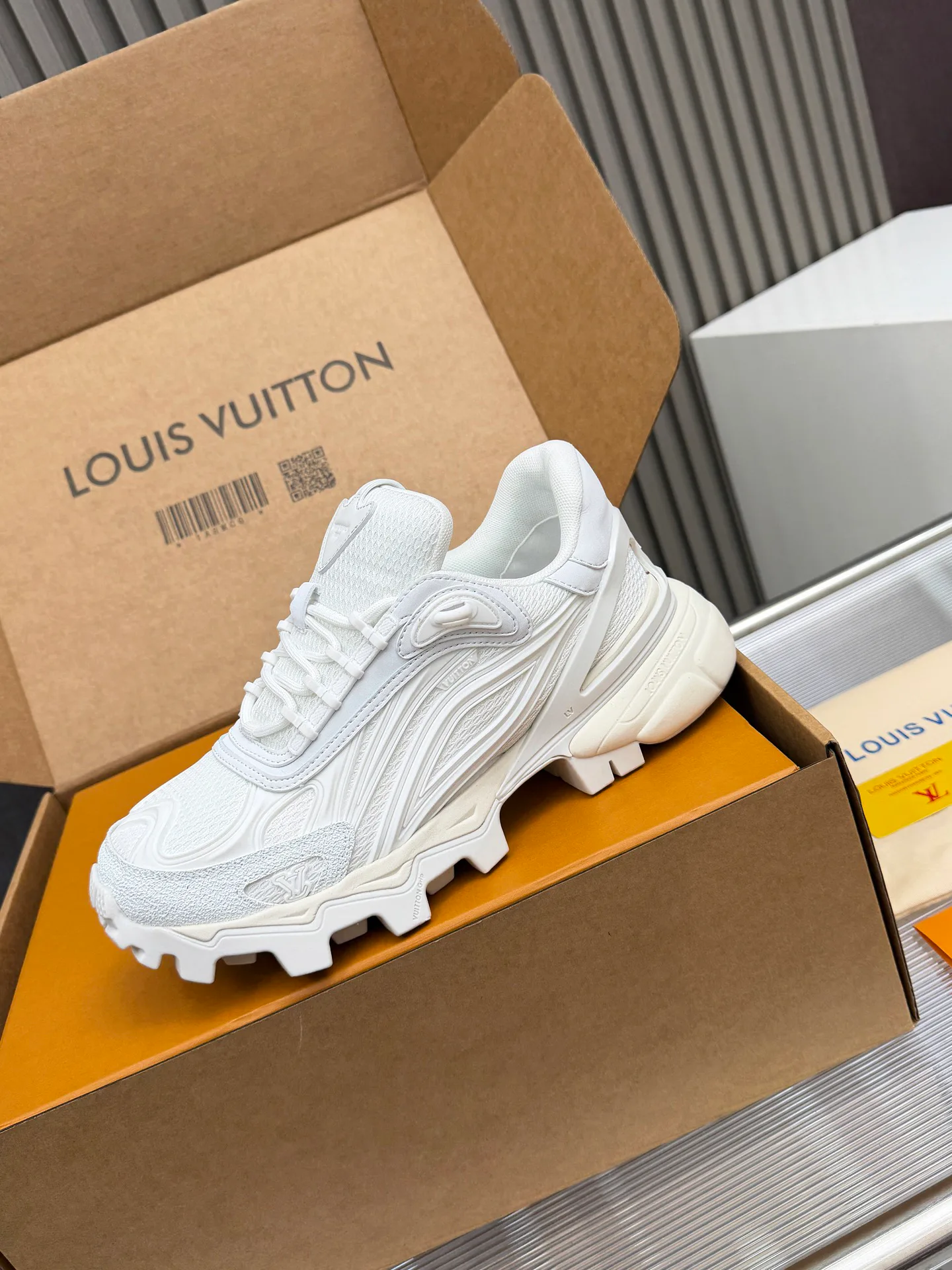 Кроссовки Женские Louis Vuitton 11679414