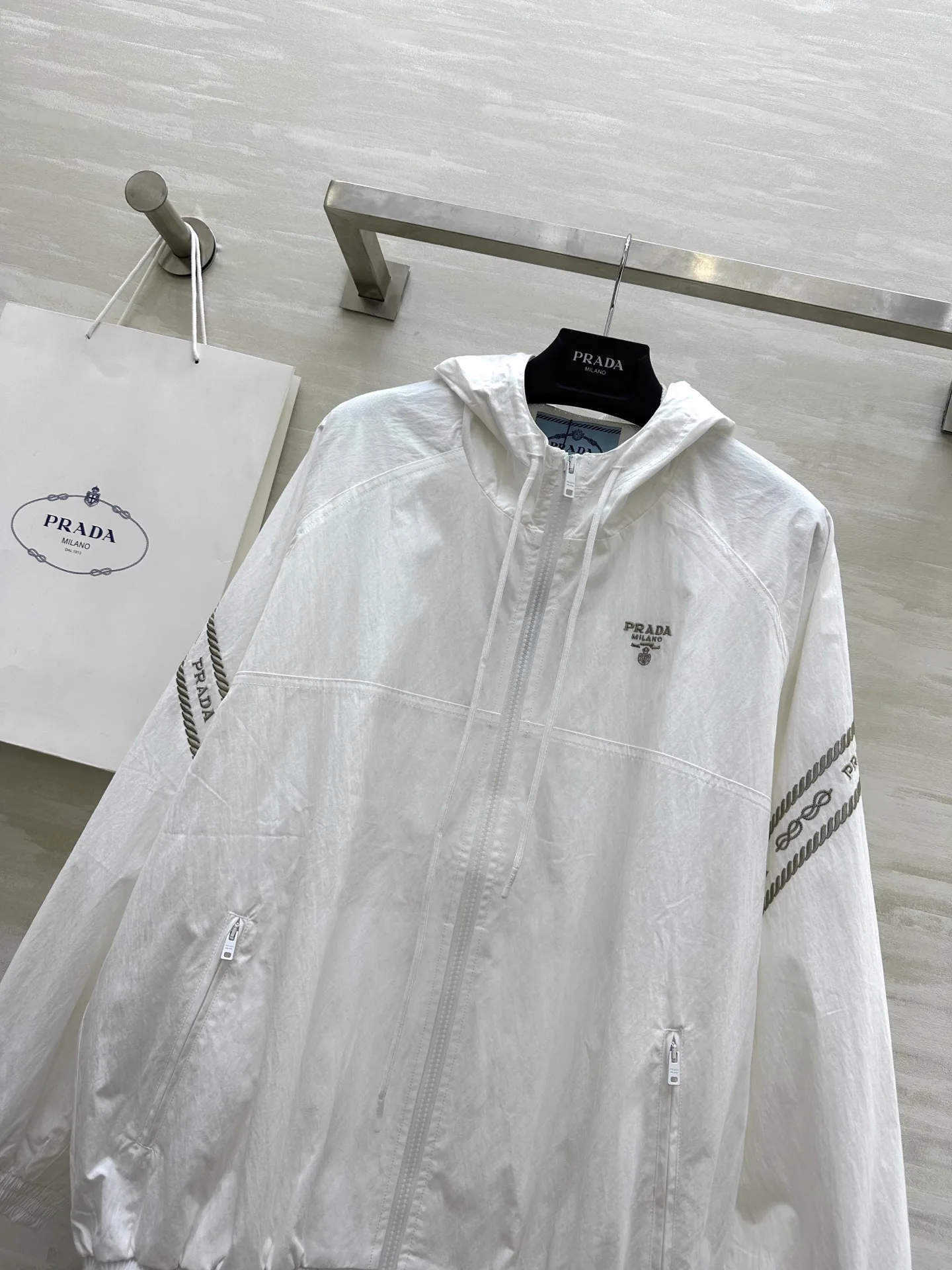 Куртки И Пуховики Женские Prada 10548