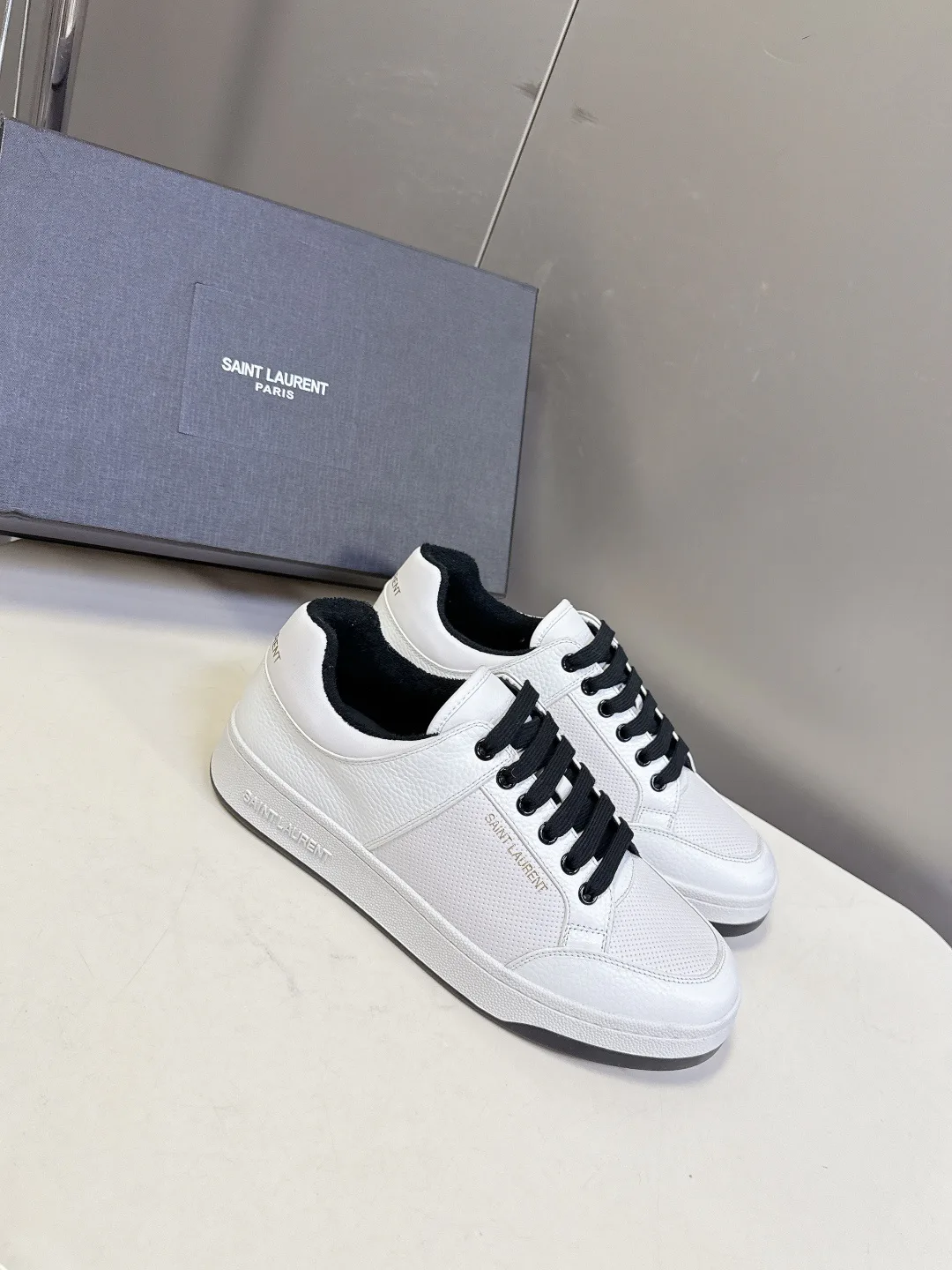 Кроссовки Женские Saint Laurent 809382