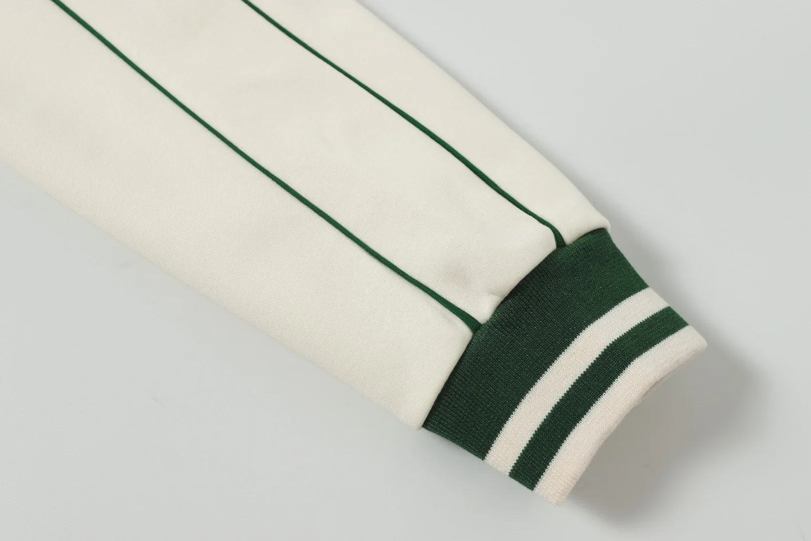 Куртки И Пуховики Женские Gucci 46559