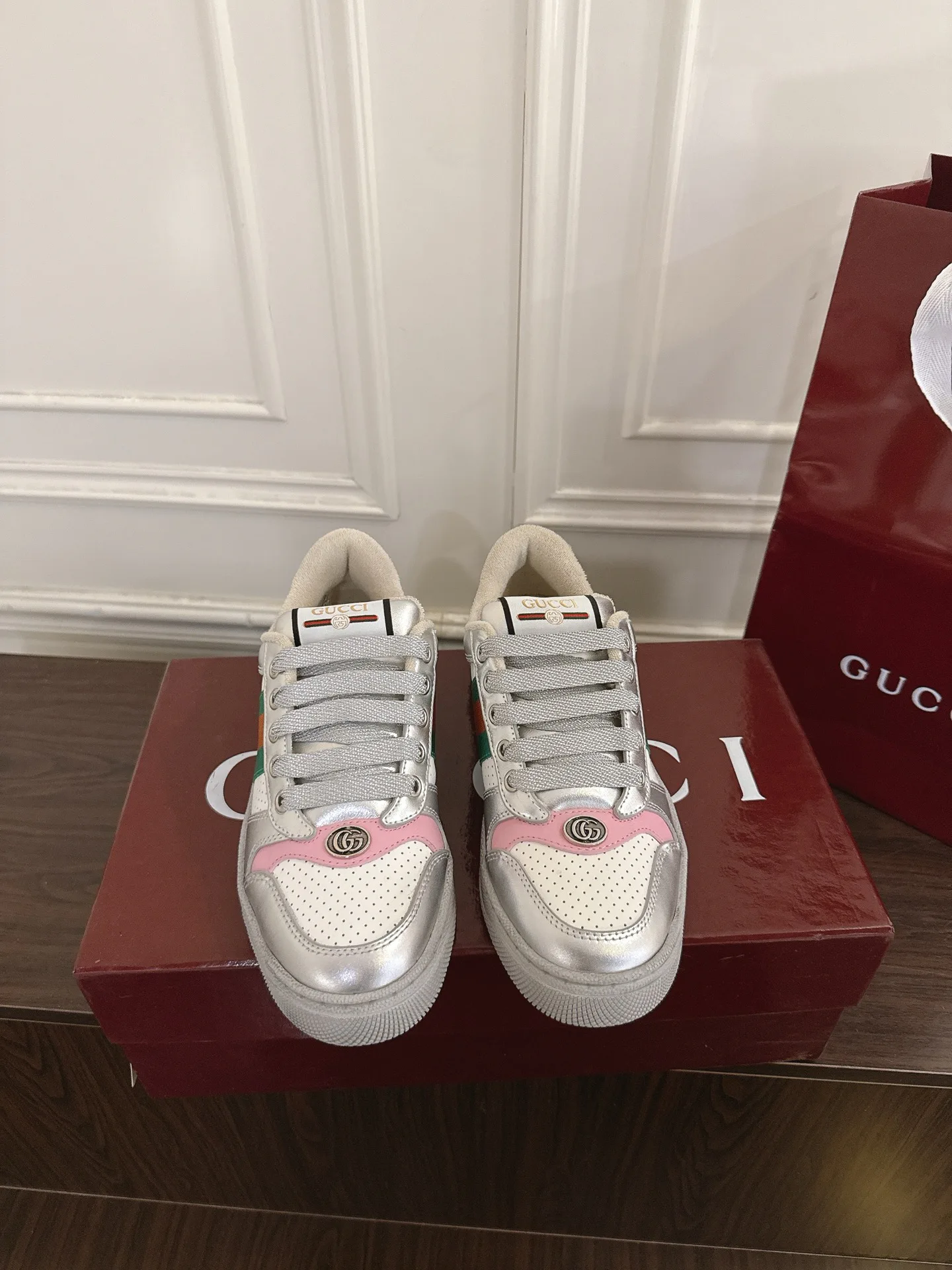Кроссовки Женские Gucci 18889292