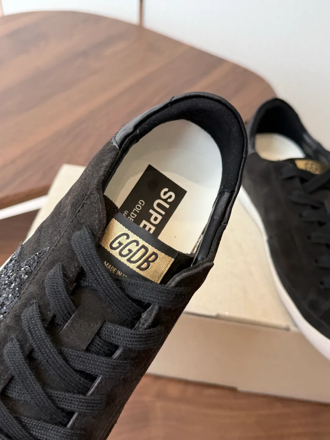 Кроссовки Женские Golden Goose 18146568