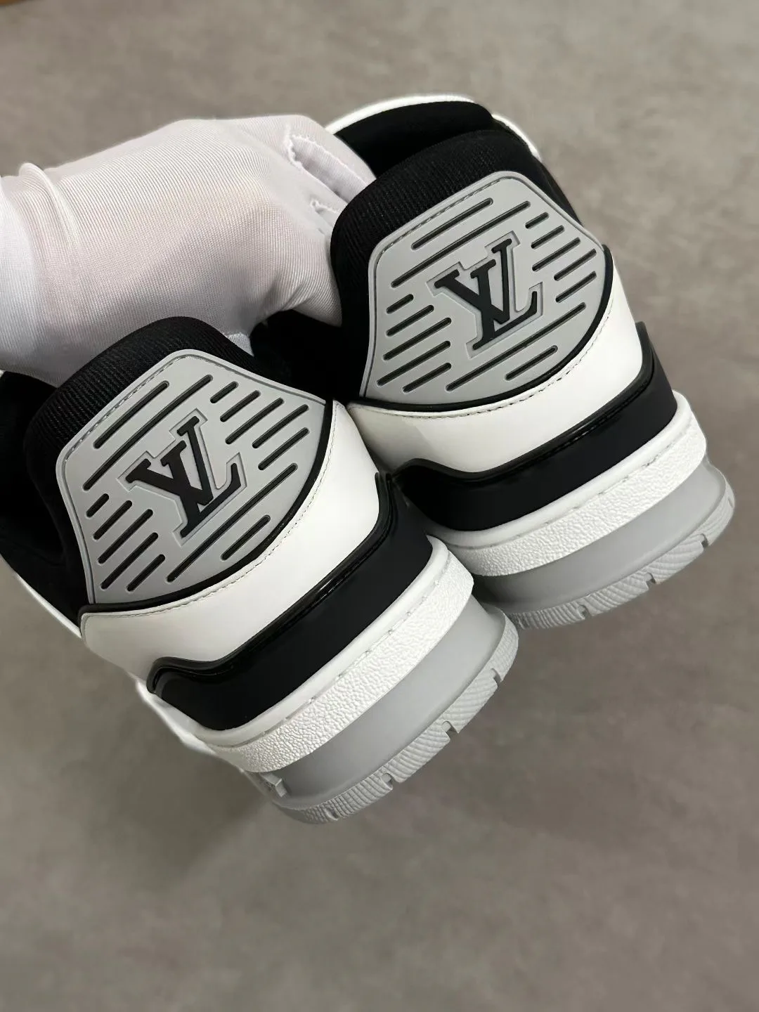 Кроссовки Женские Louis Vuitton 1189216