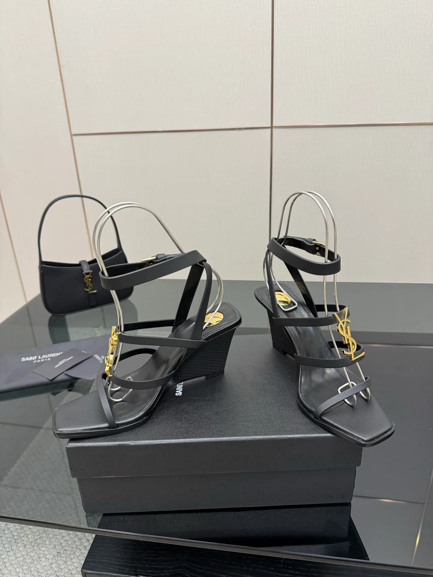 Босоножки Женские Saint Laurent 13164416