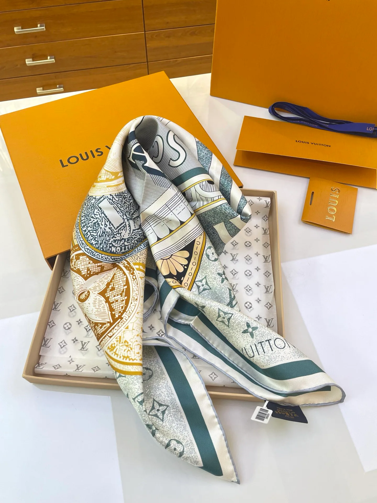 Шарфы Louis Vuitton 899687