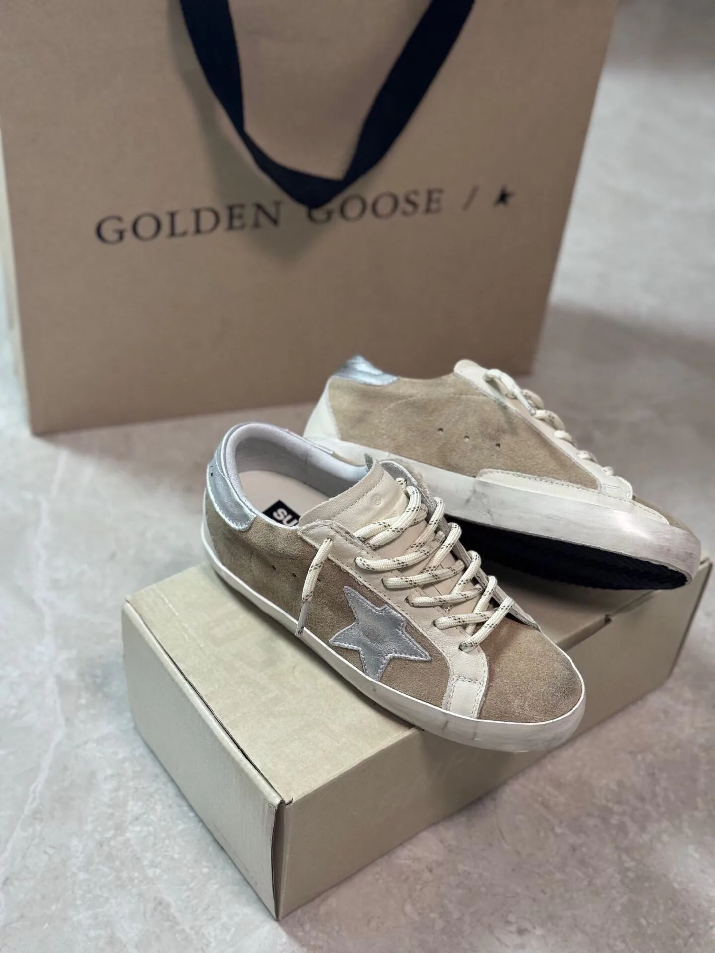 Кроссовки Женские Golden Goose 18265607