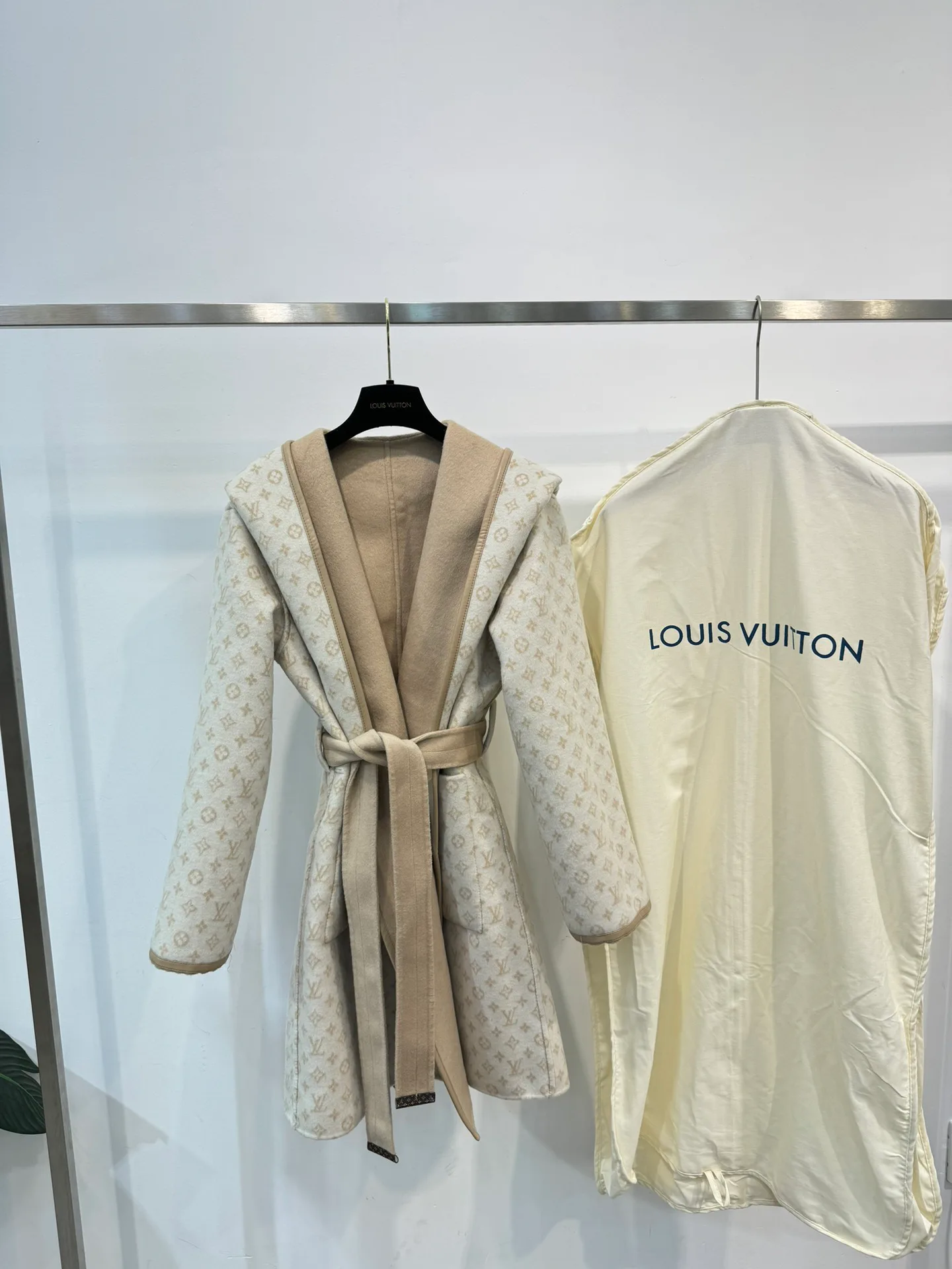Пальто Женские Louis Vuitton 669864