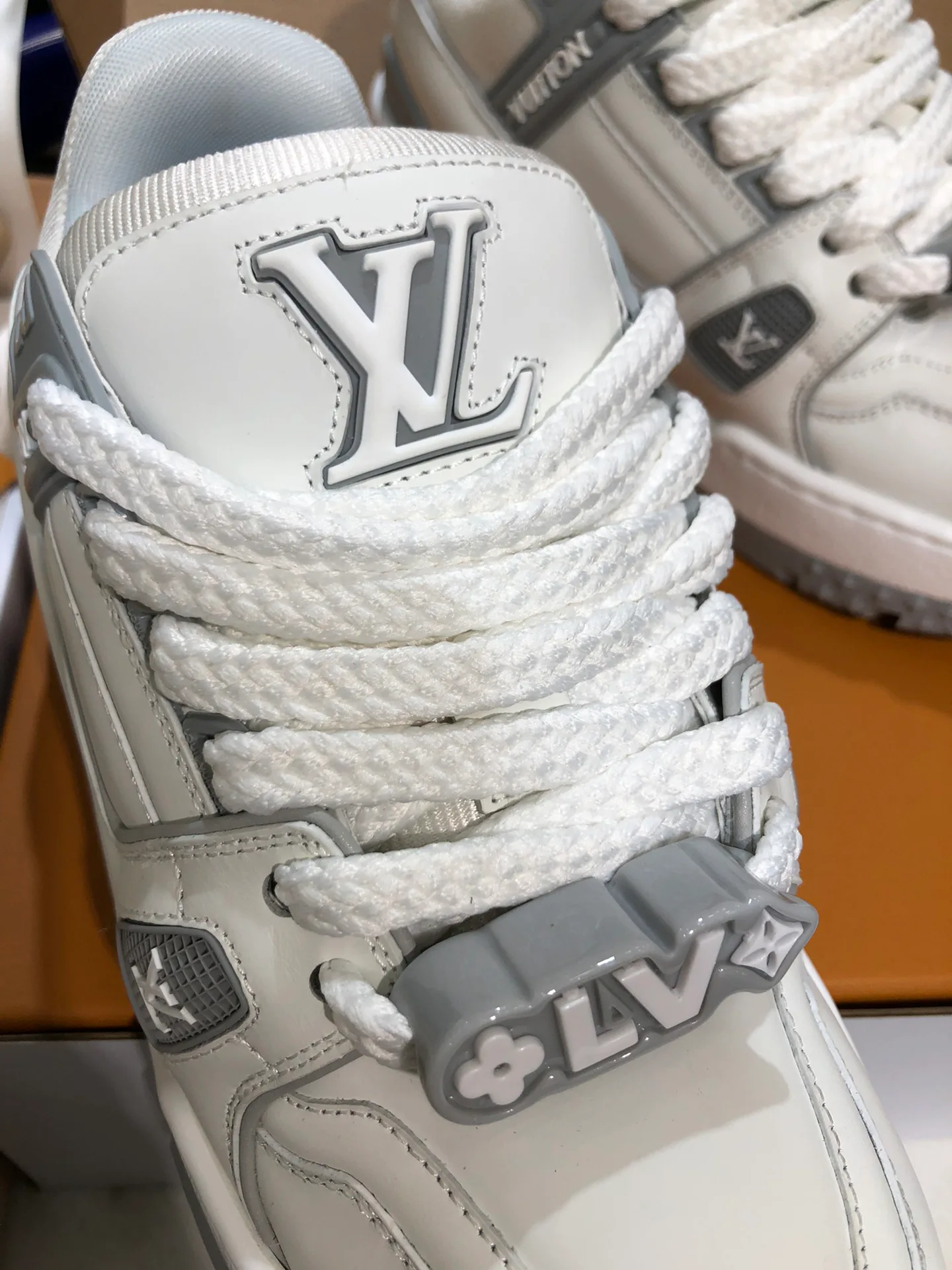 Кроссовки Женские Louis Vuitton 1124348