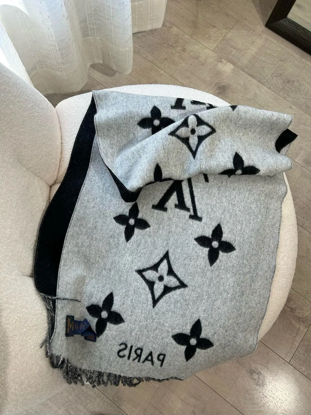 Шарфы Louis Vuitton 18141167