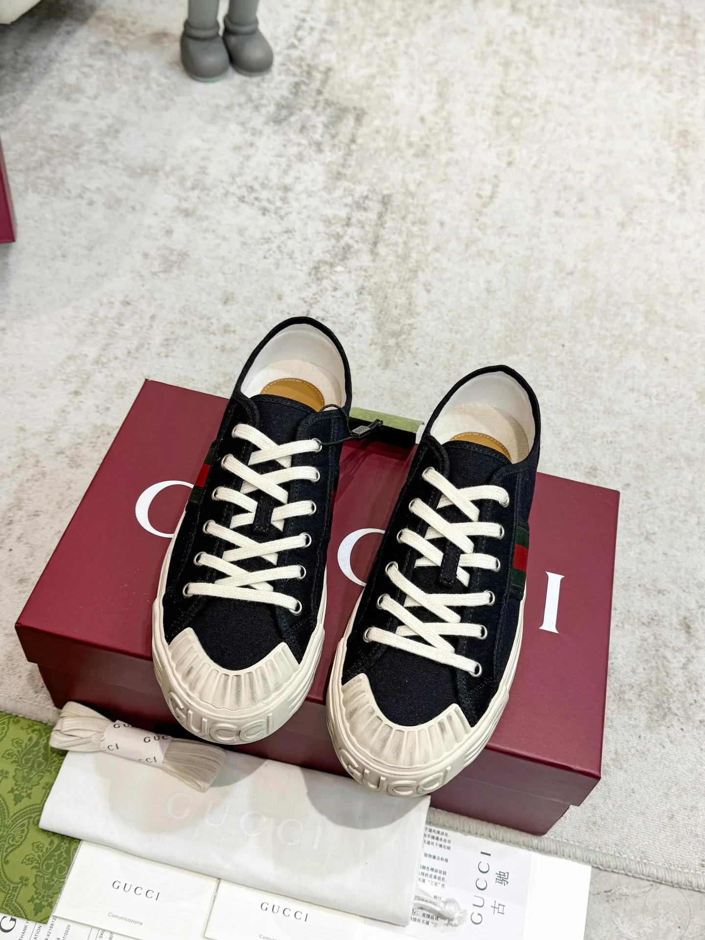 Кроссовки Женские Gucci 18139048