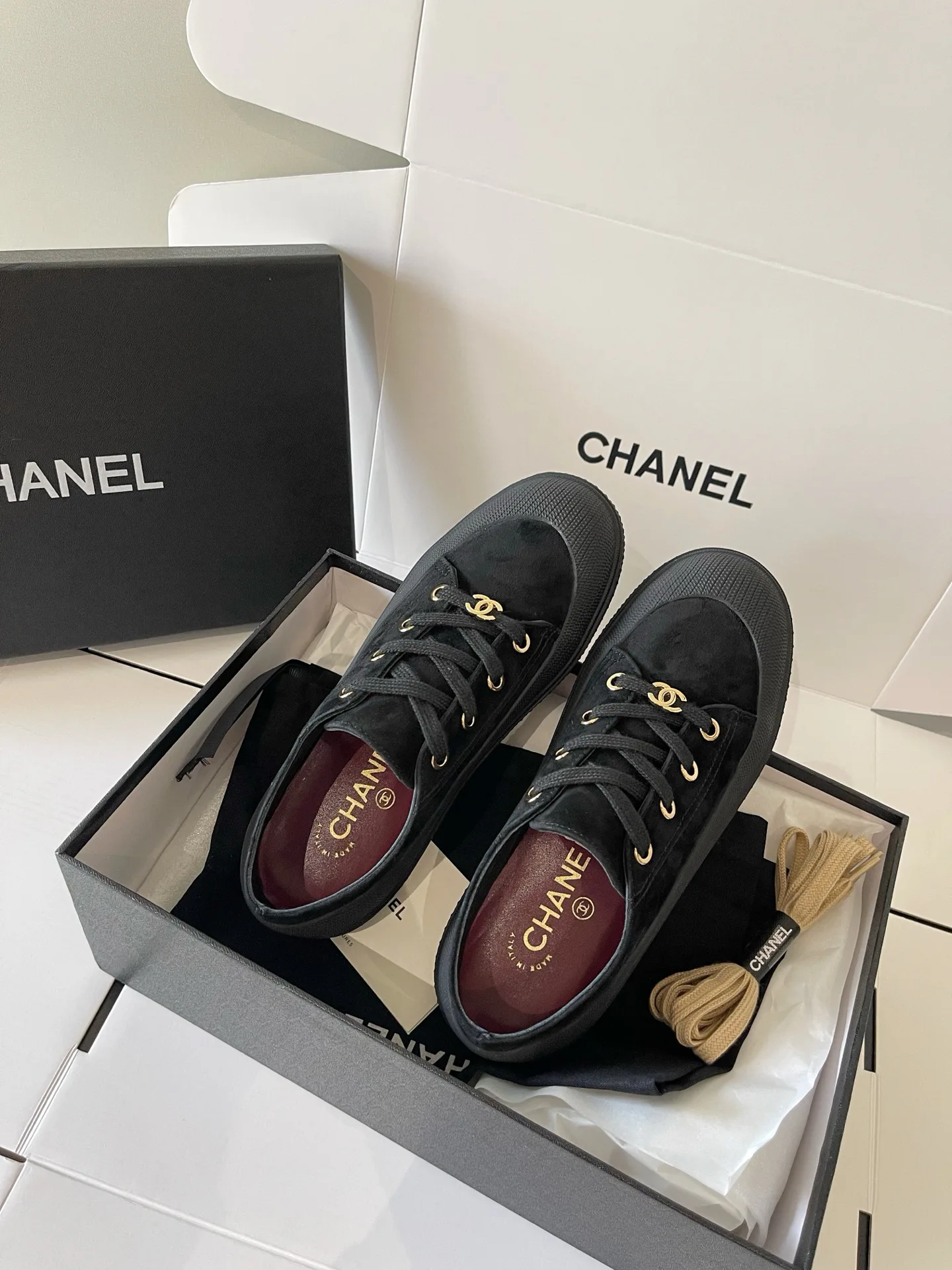 Кроссовки Женские Chanel 18437965