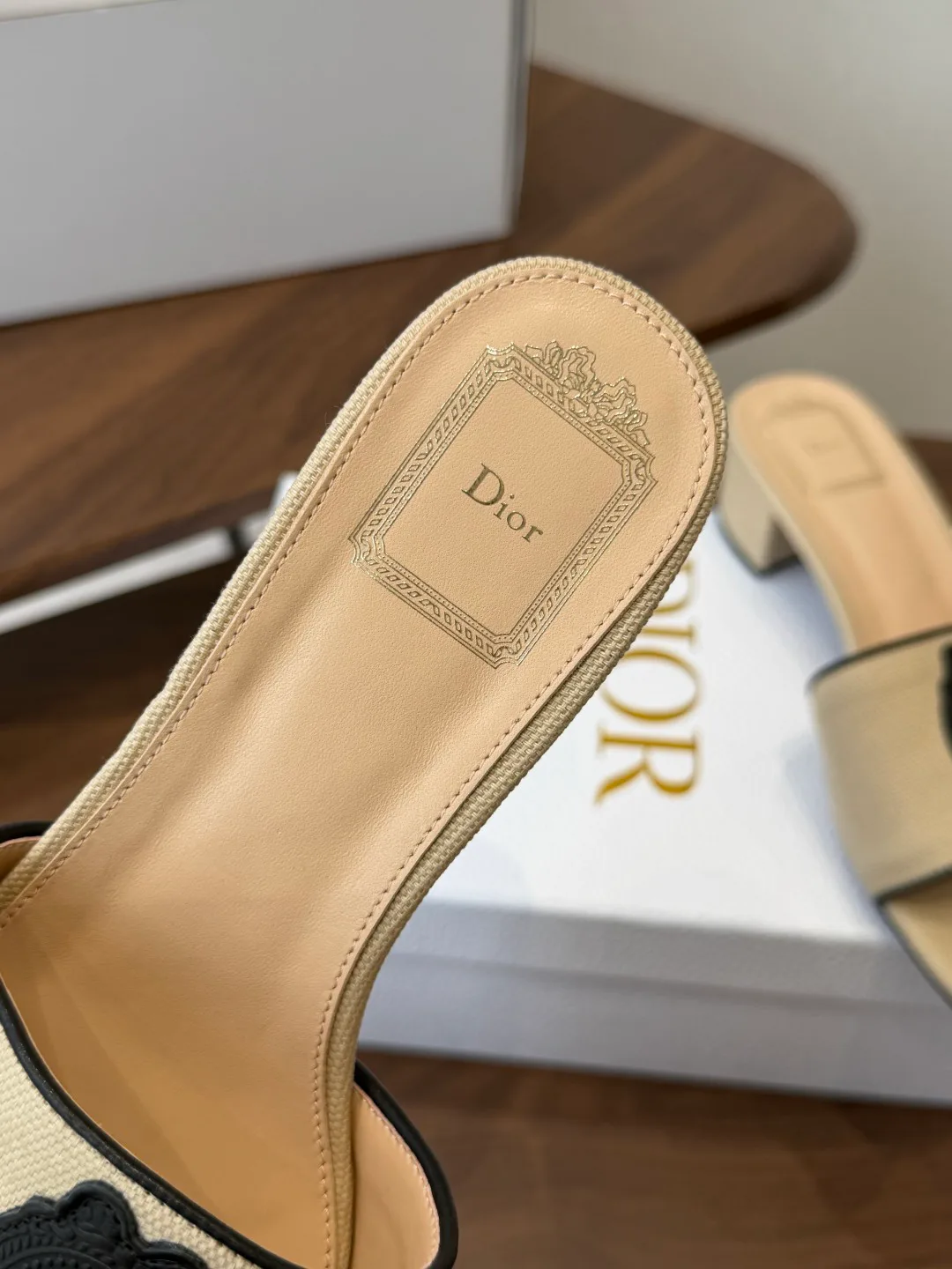 Шлепанцы Женские Christian Dior 17580782