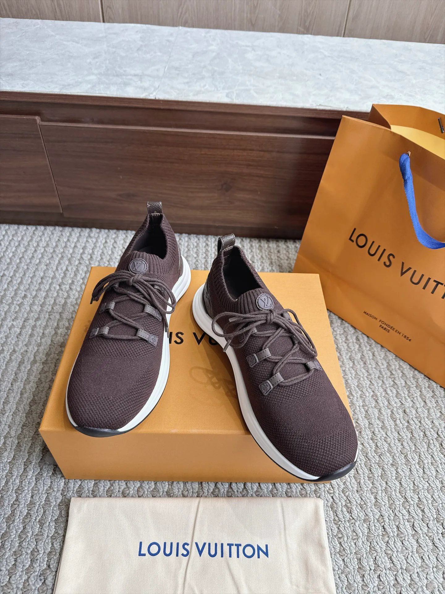 Кроссовки Мужские Louis Vuitton 18333250