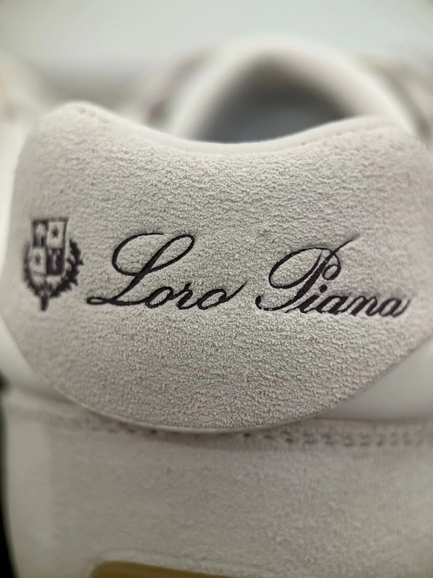 Кроссовки Женские Loro Piana 18267431