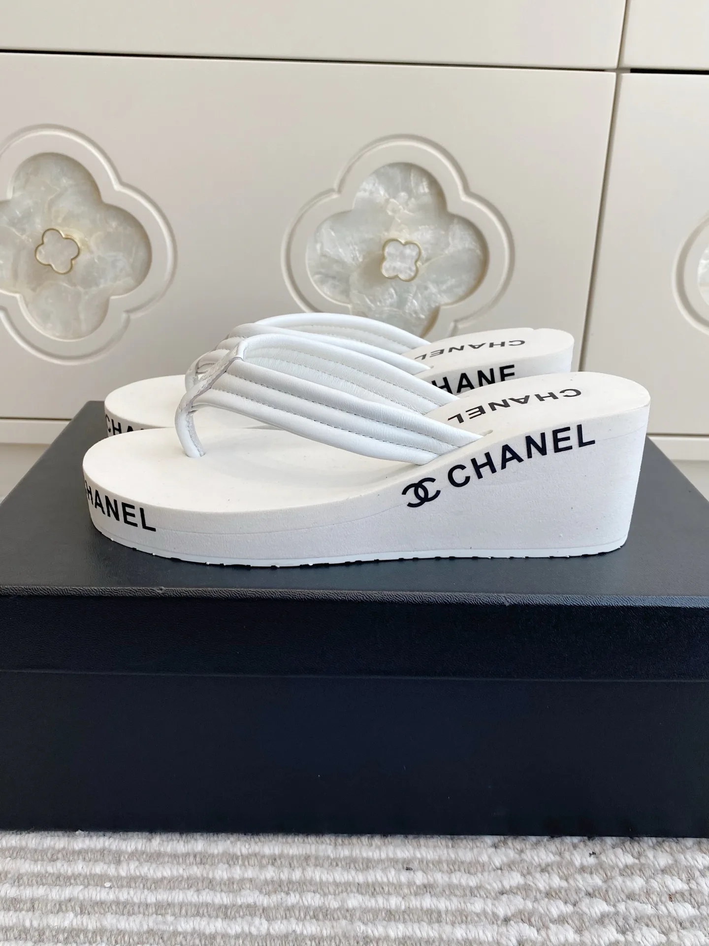 Шлепанцы Женские Chanel 11909765