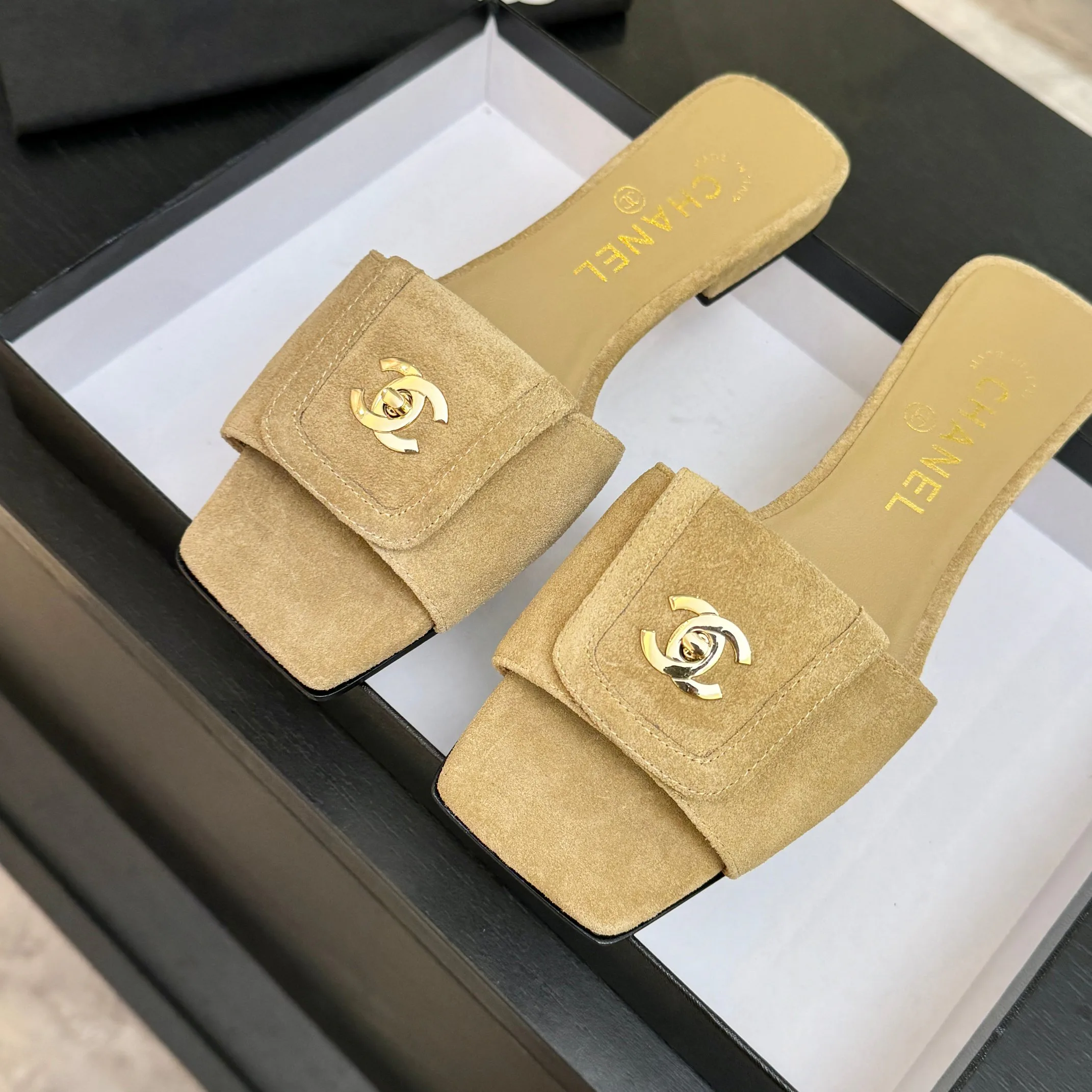 Шлепанцы Женские Chanel 11659010