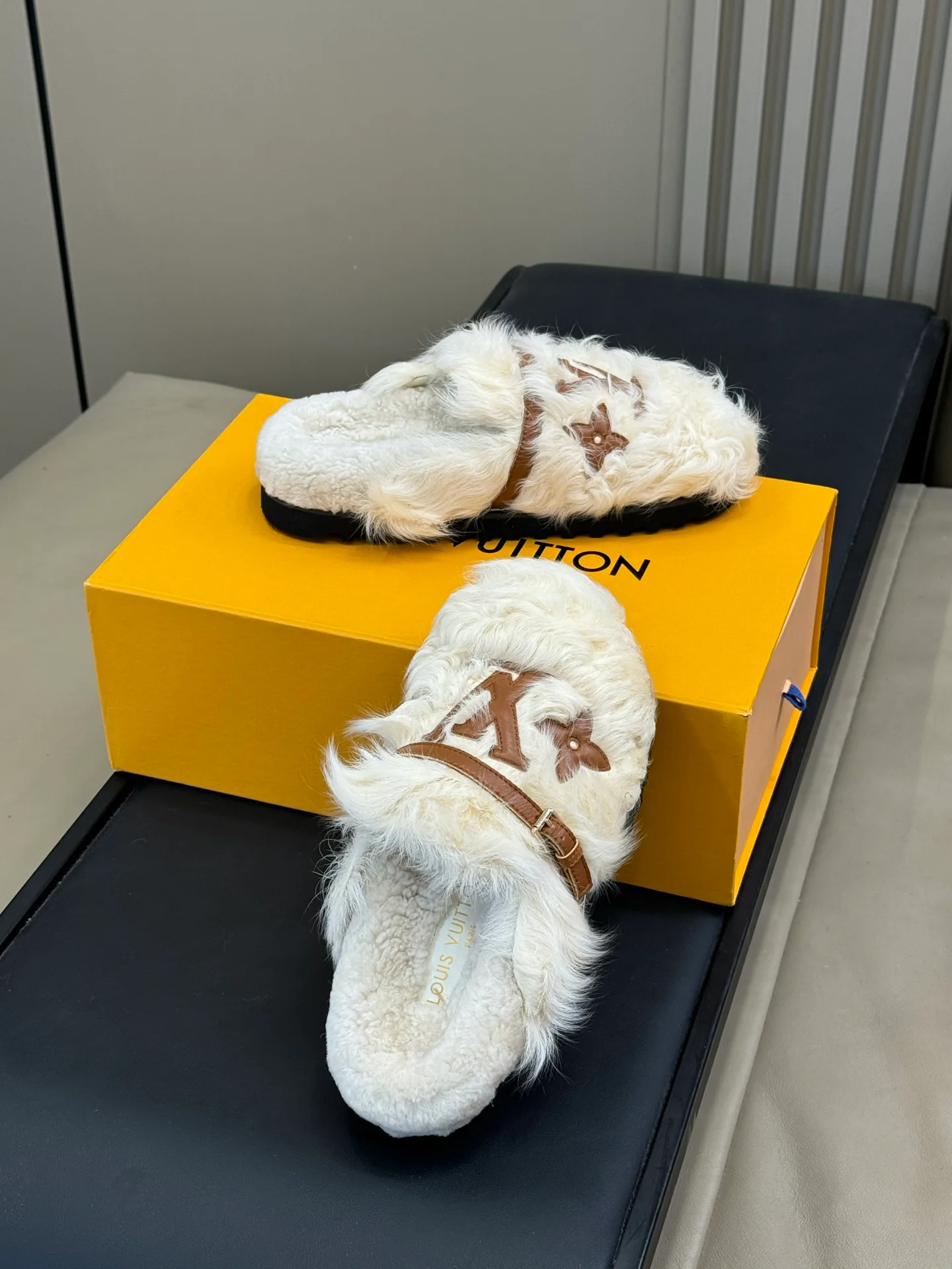 Тапочки Женские Louis Vuitton 138192