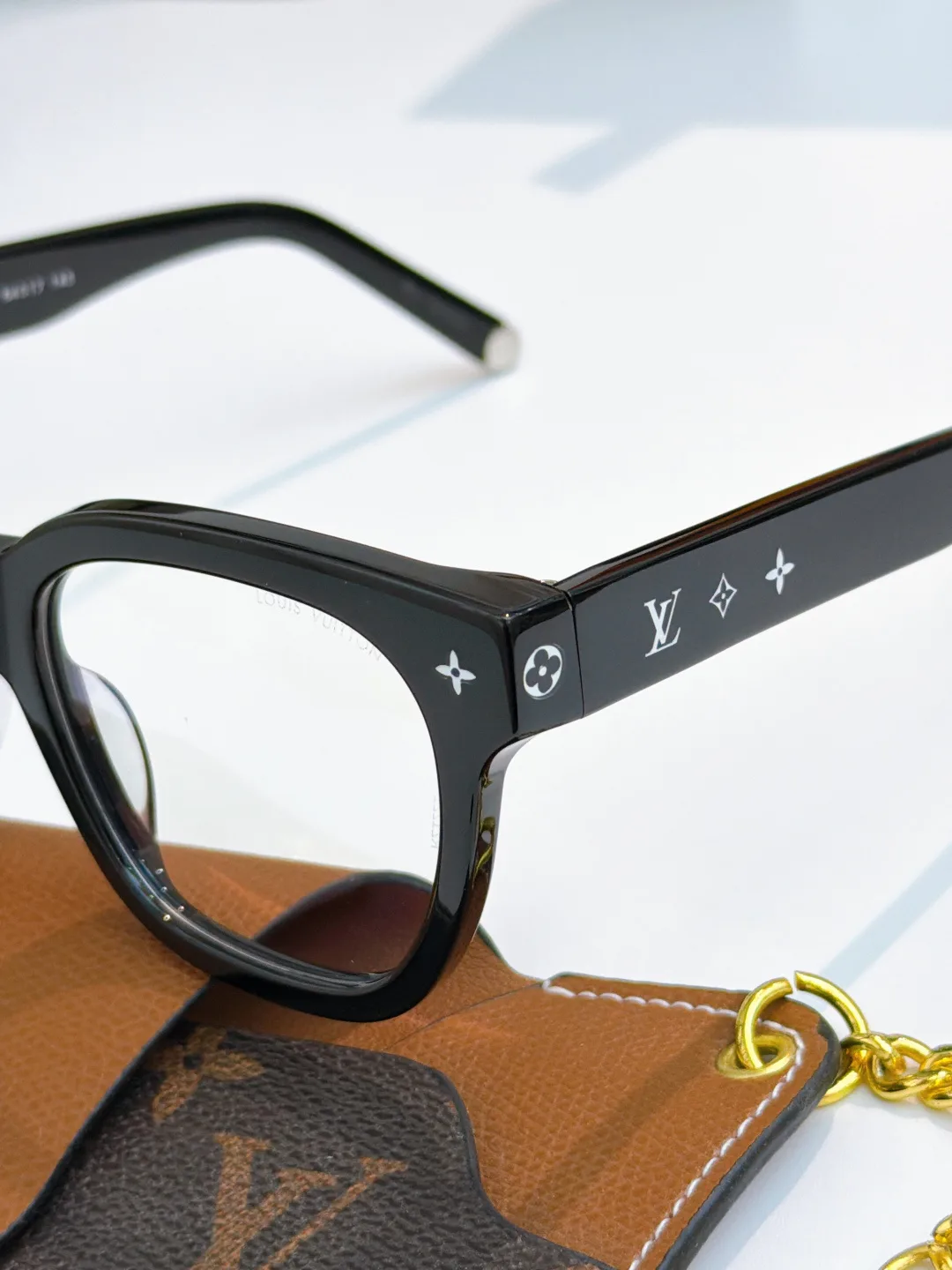 Очки Louis Vuitton 16853130