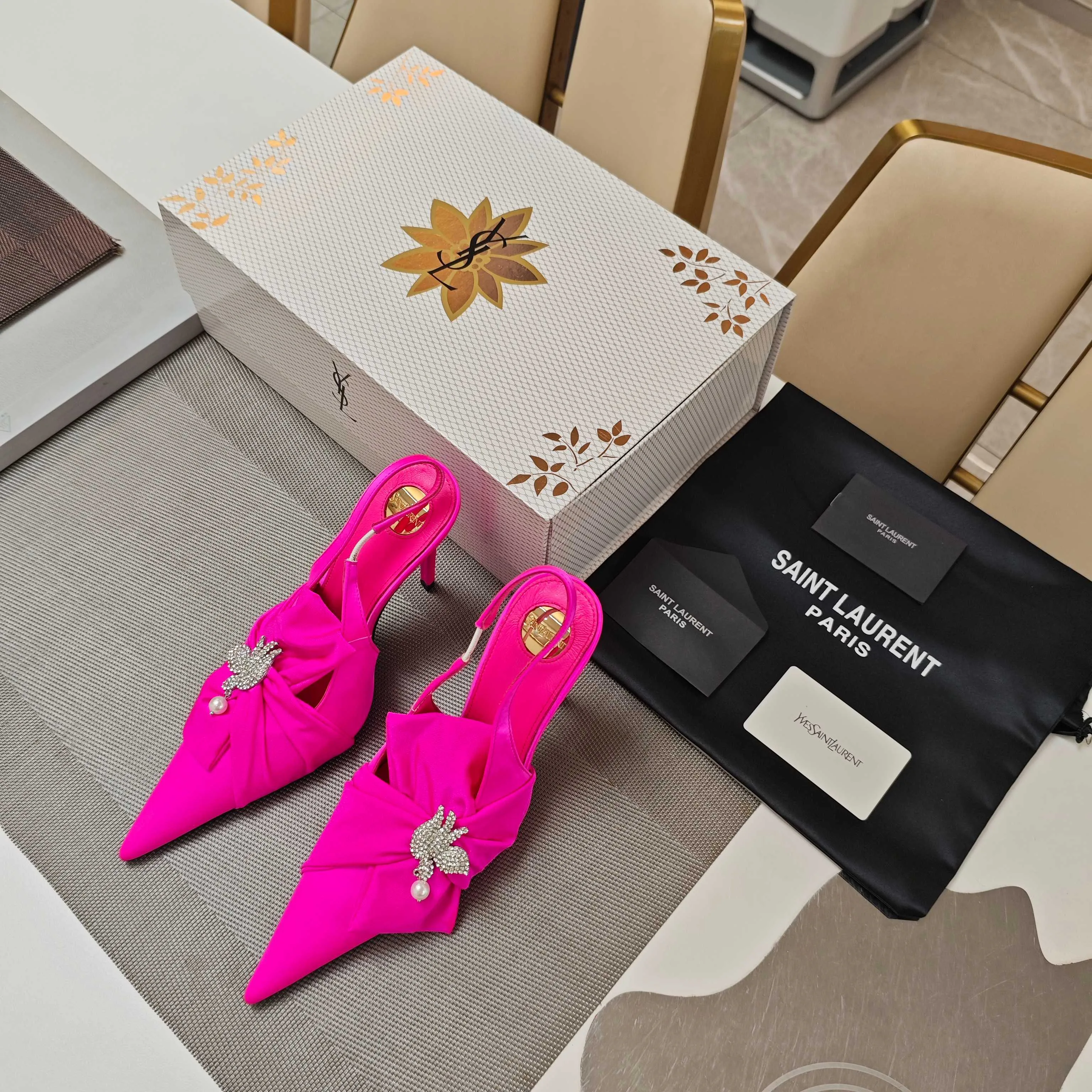 Босоножки Женские Saint Laurent 11490779