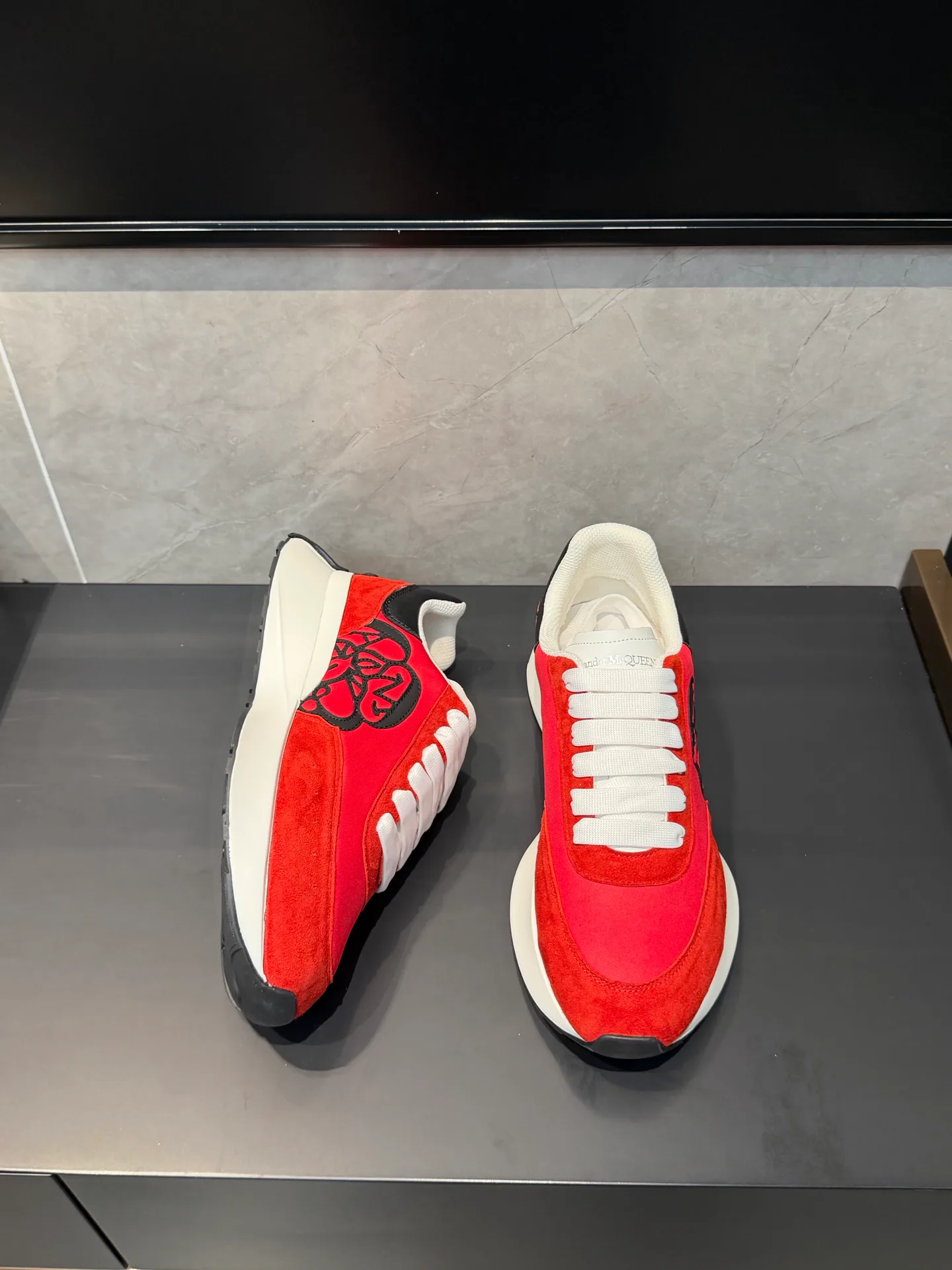 Кроссовки Женские Alexander Mcqueen 18891471