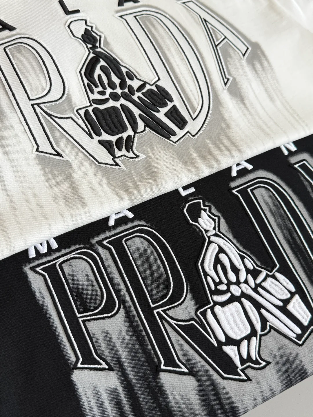 Футболки Женские Prada 11868659