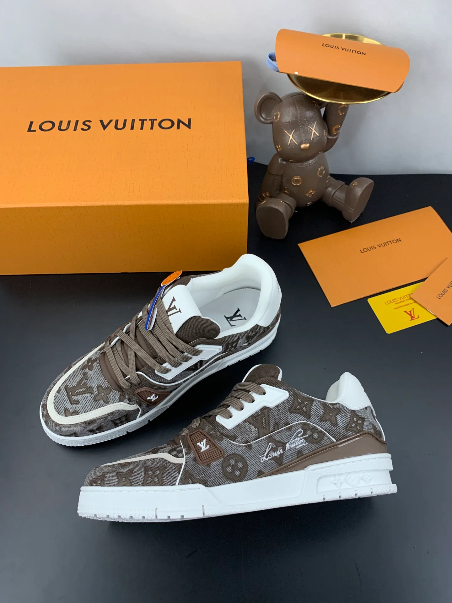 Кроссовки Женские Louis Vuitton 17545278