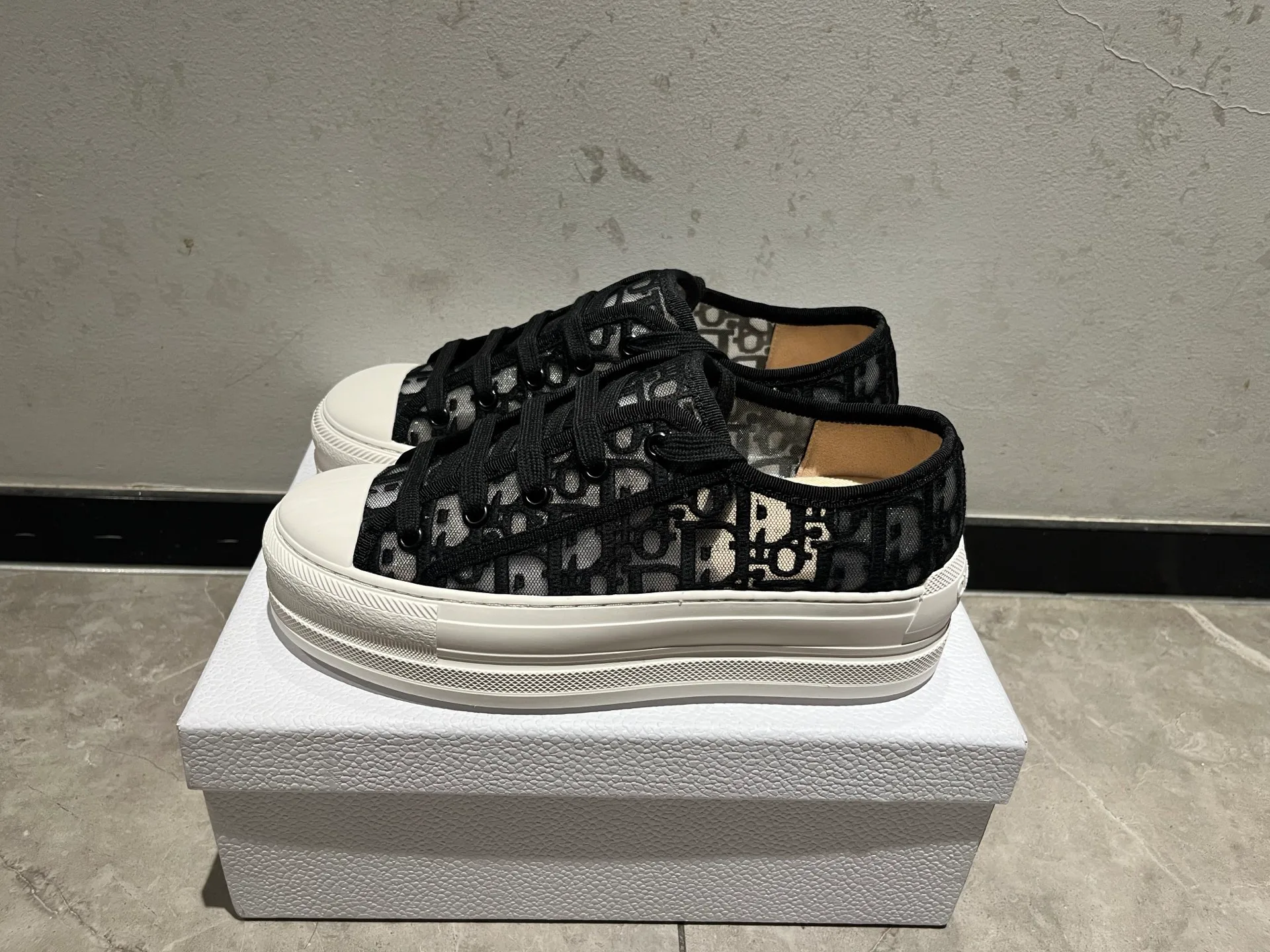 Кроссовки Женские Christian Dior 12926094