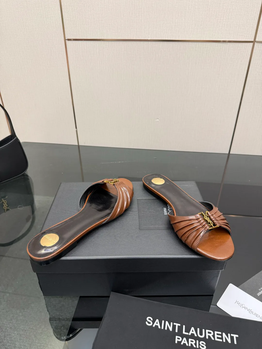 Шлепанцы Женские Saint Laurent 11682308
