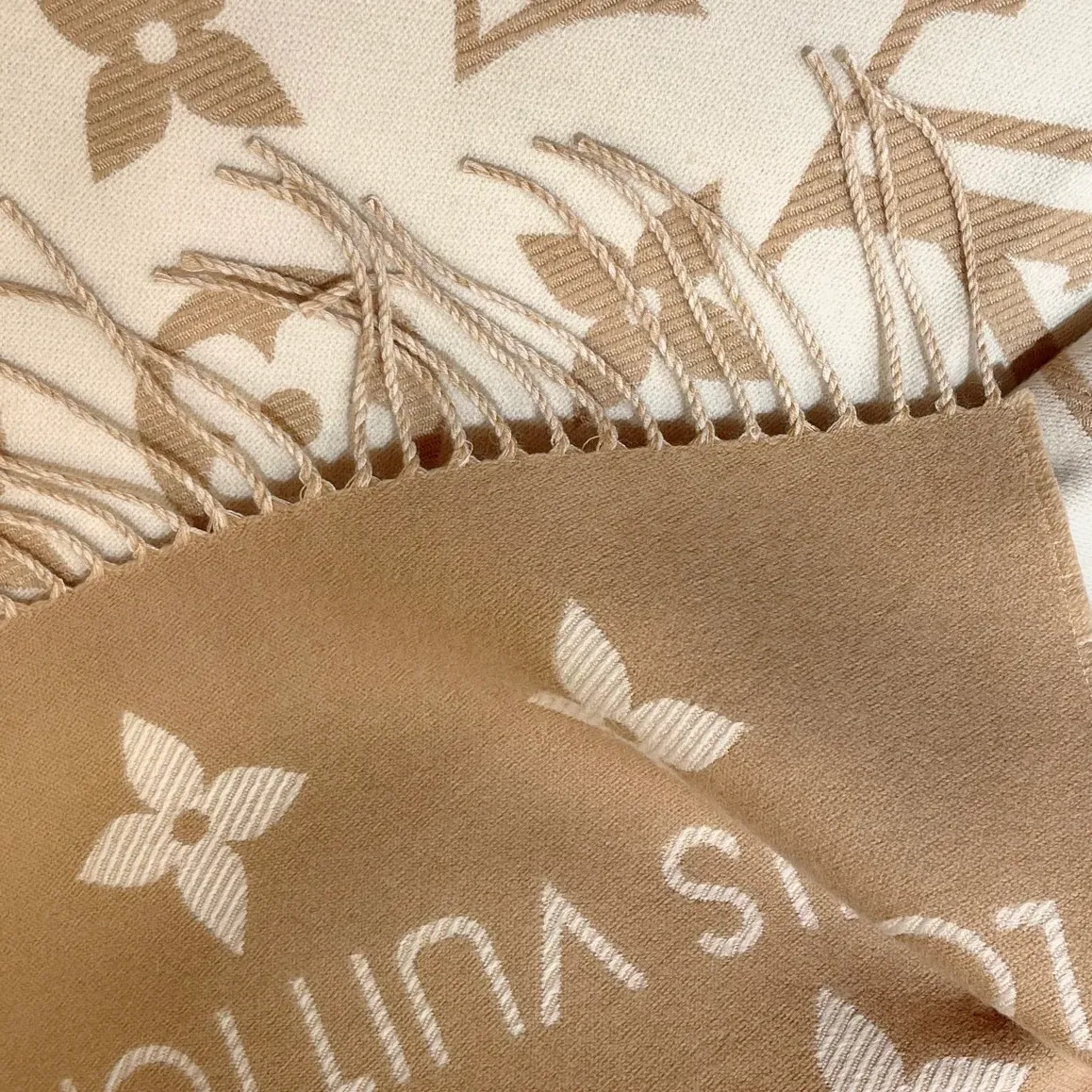 Шарфы Louis Vuitton 263900
