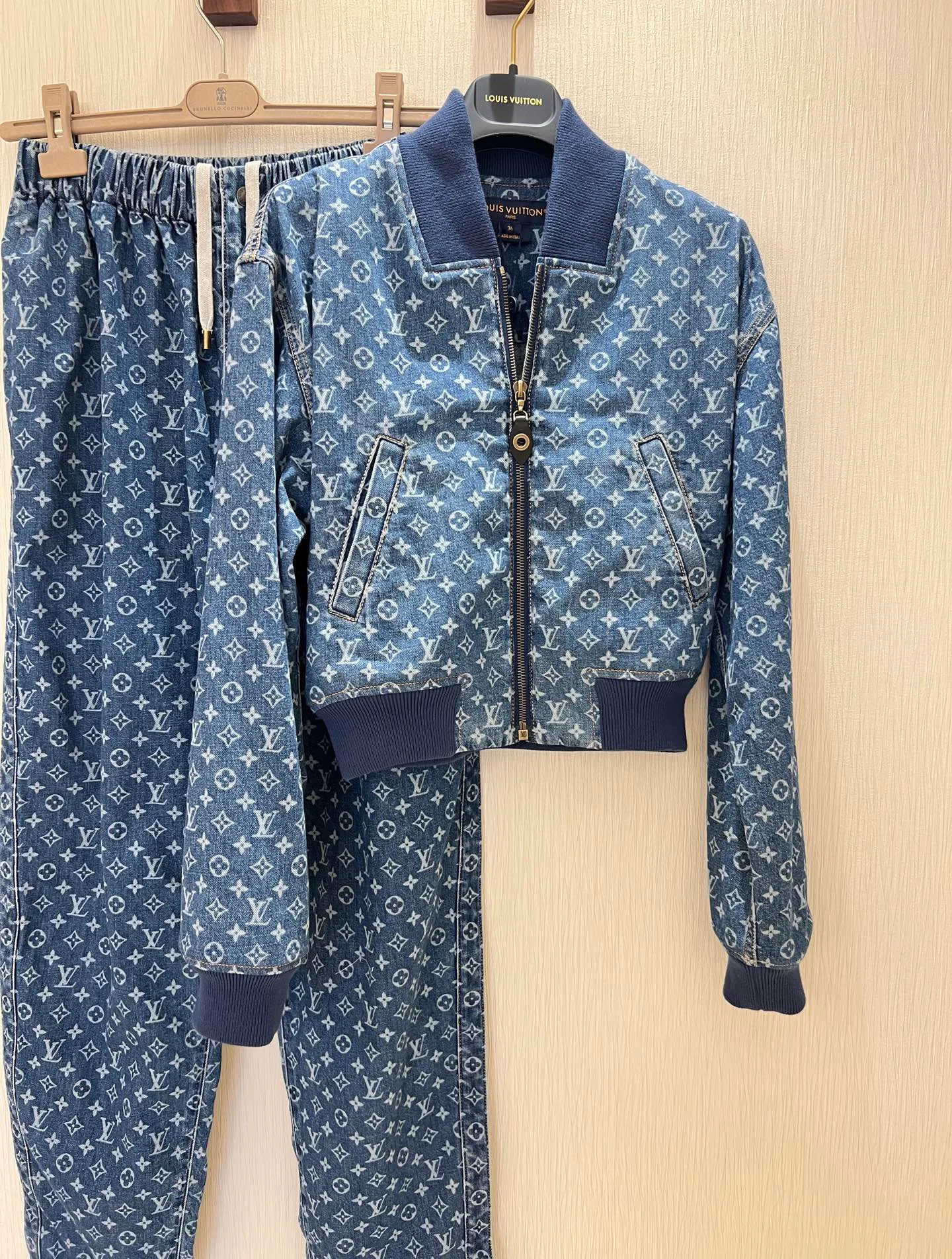 Костюмы Женские Louis Vuitton 2260938