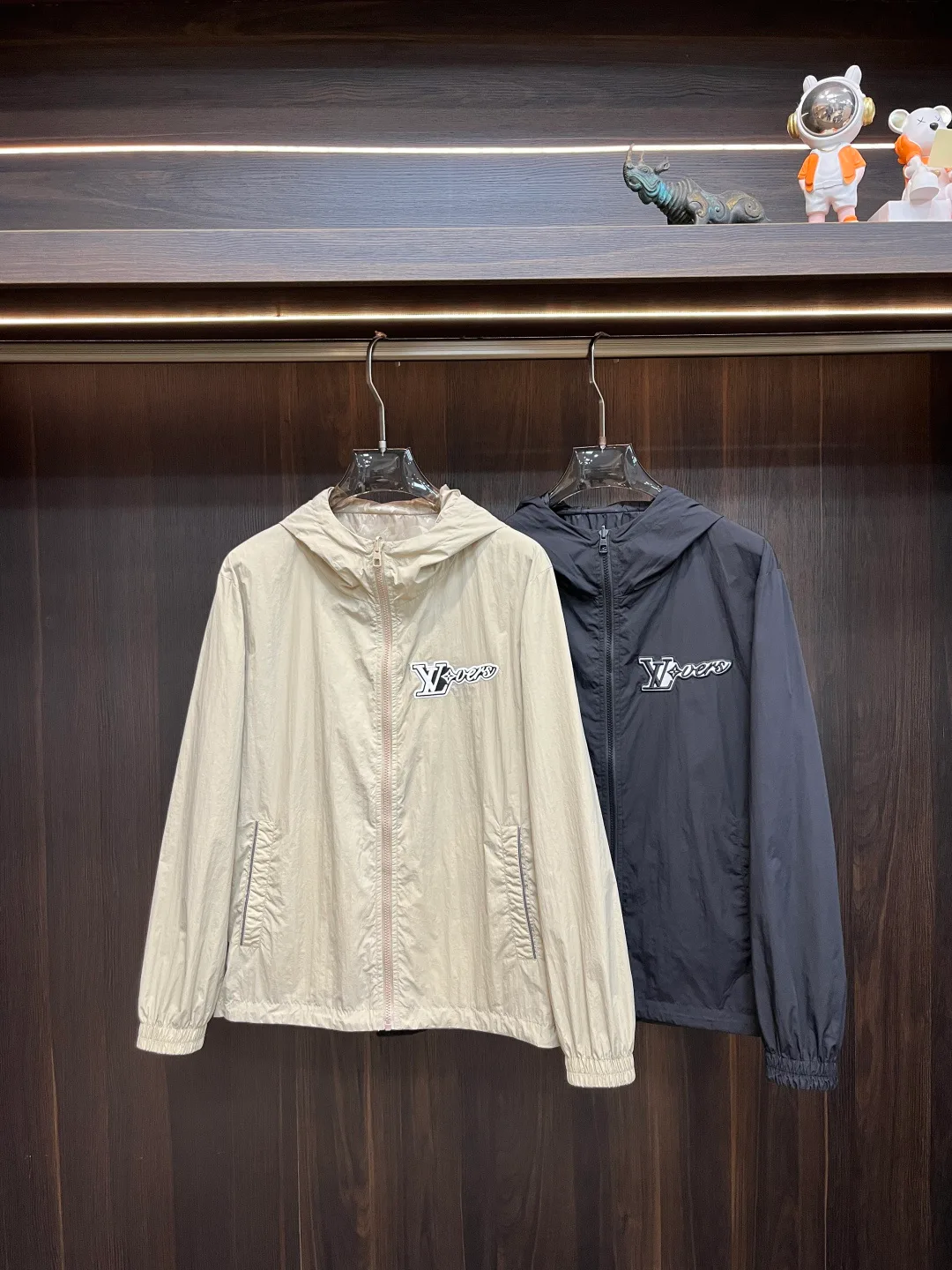Куртки И Пуховики Женские Louis Vuitton 18416700
