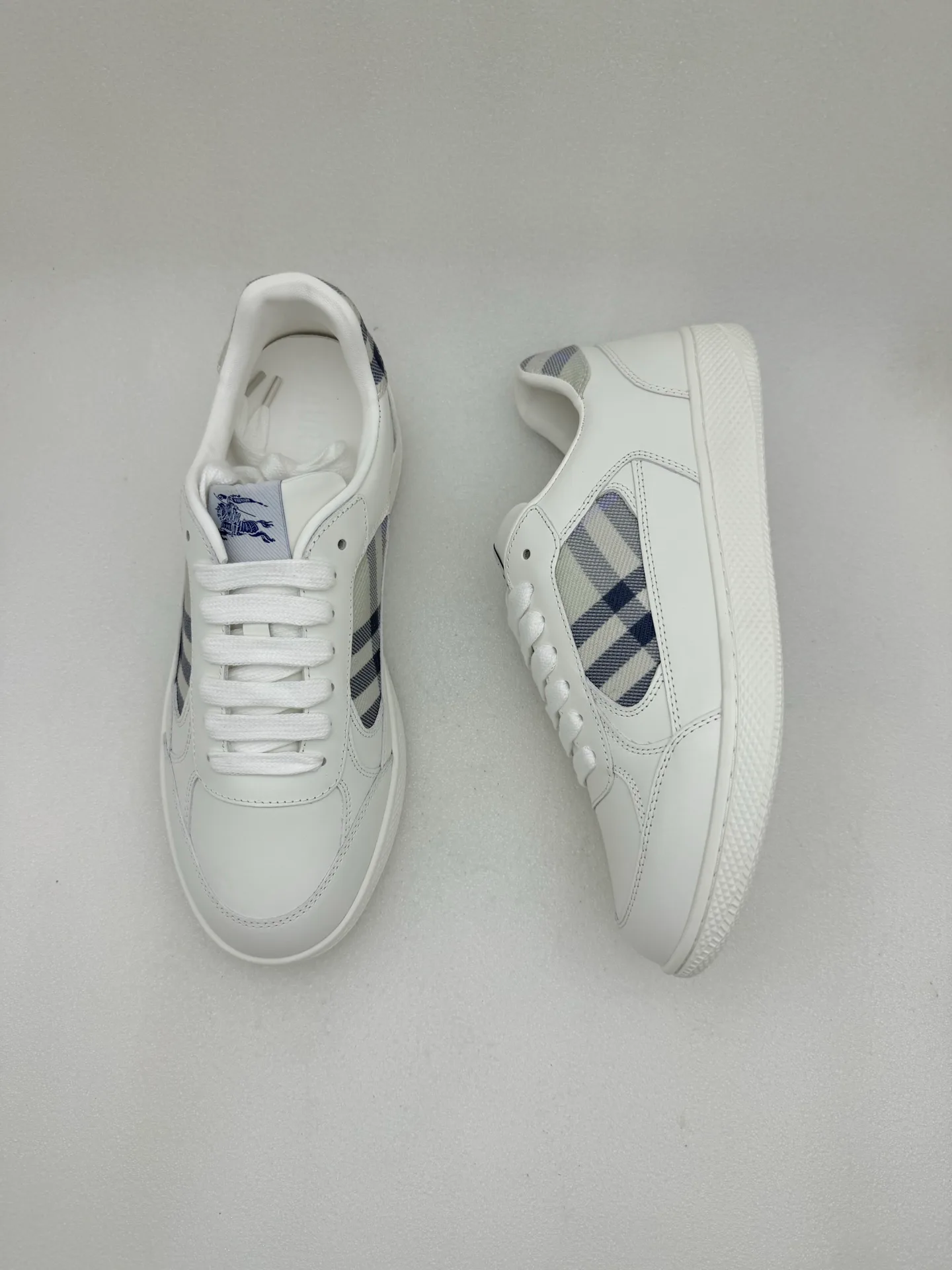 Кроссовки Женские Burberry 18589211