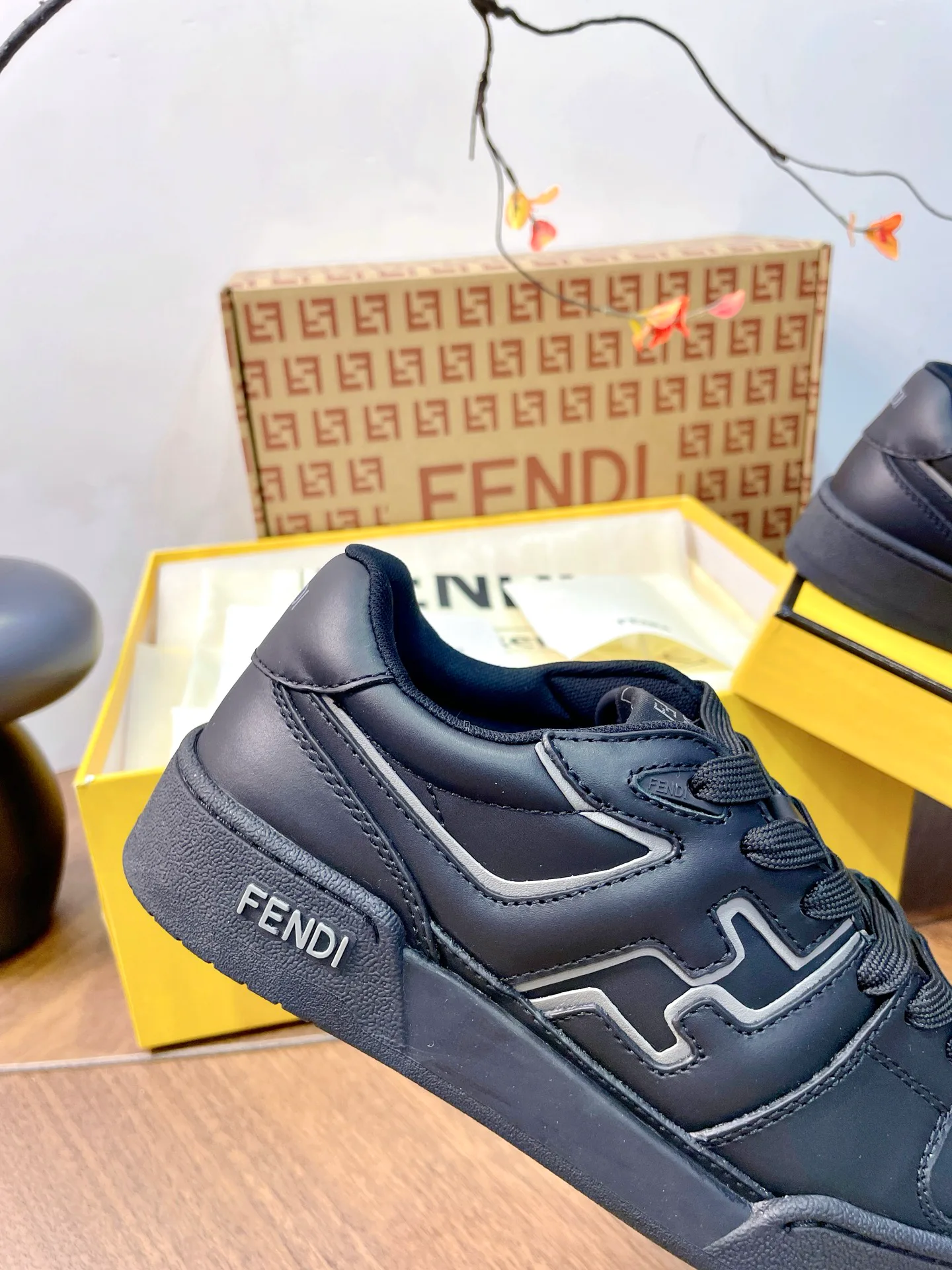 Кроссовки Женские Fendi 17957317