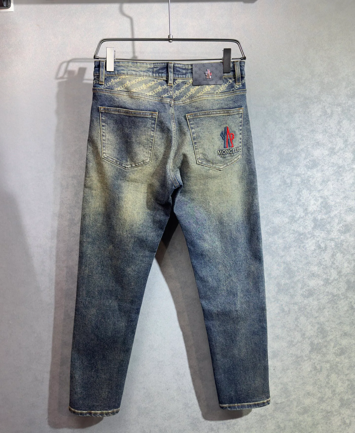 Джинсы Мужские Moncler 18098357