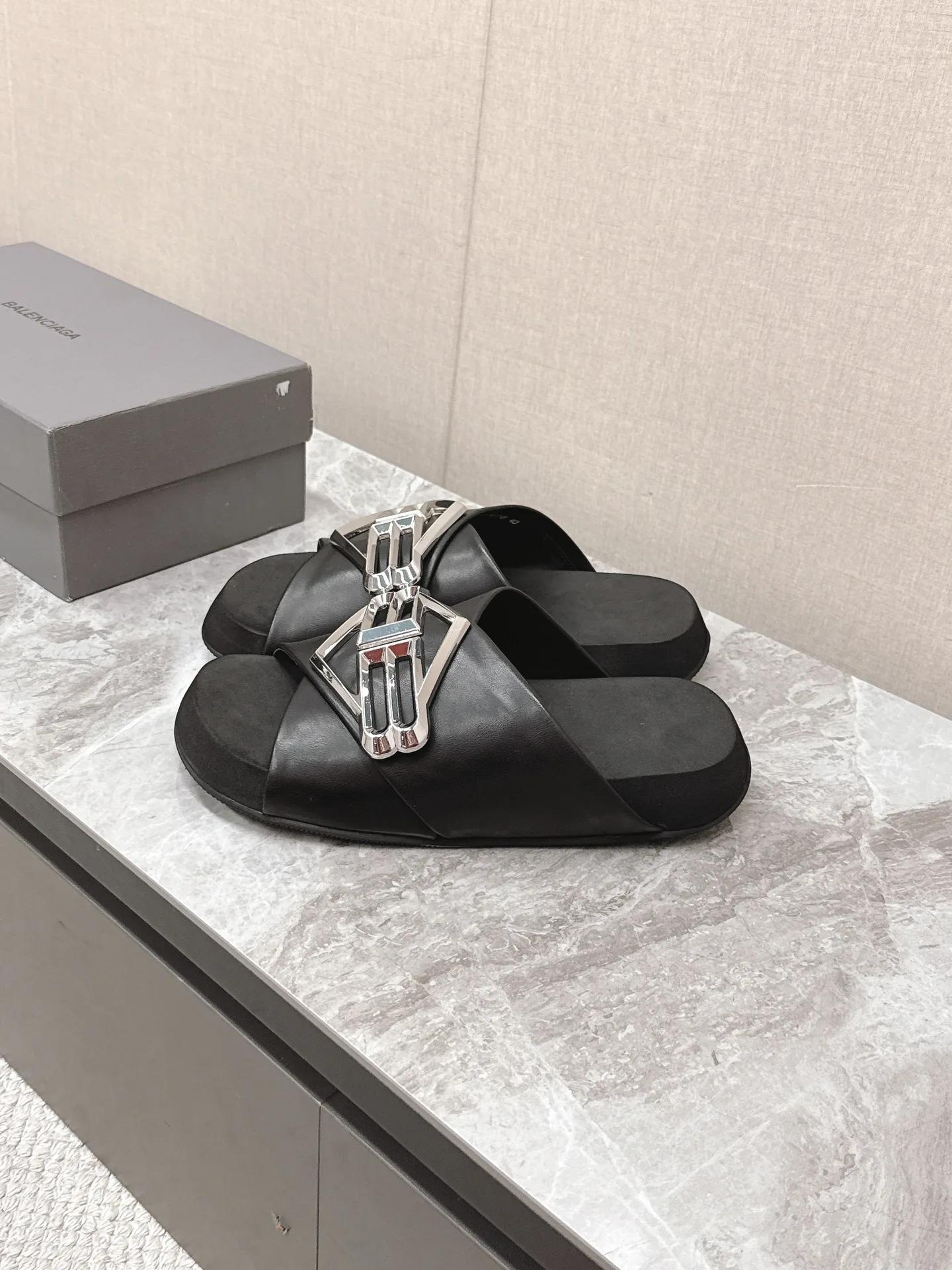 Шлепанцы Женские Balenciaga 11651011